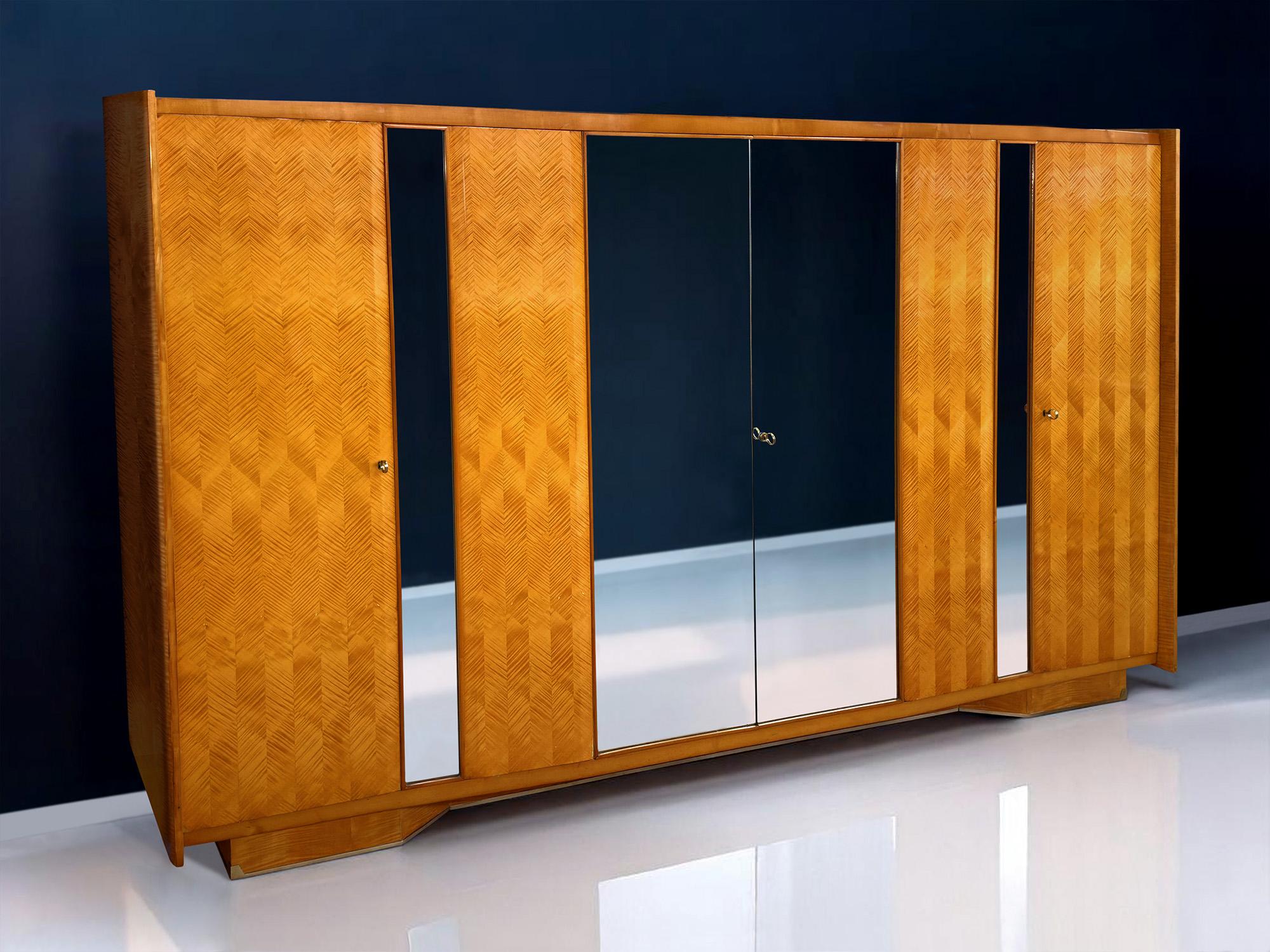 Italian Mid-Century Maple Wardrobe with Mirrors by Dassi for Gio Ponti, 1950s For Sale 9