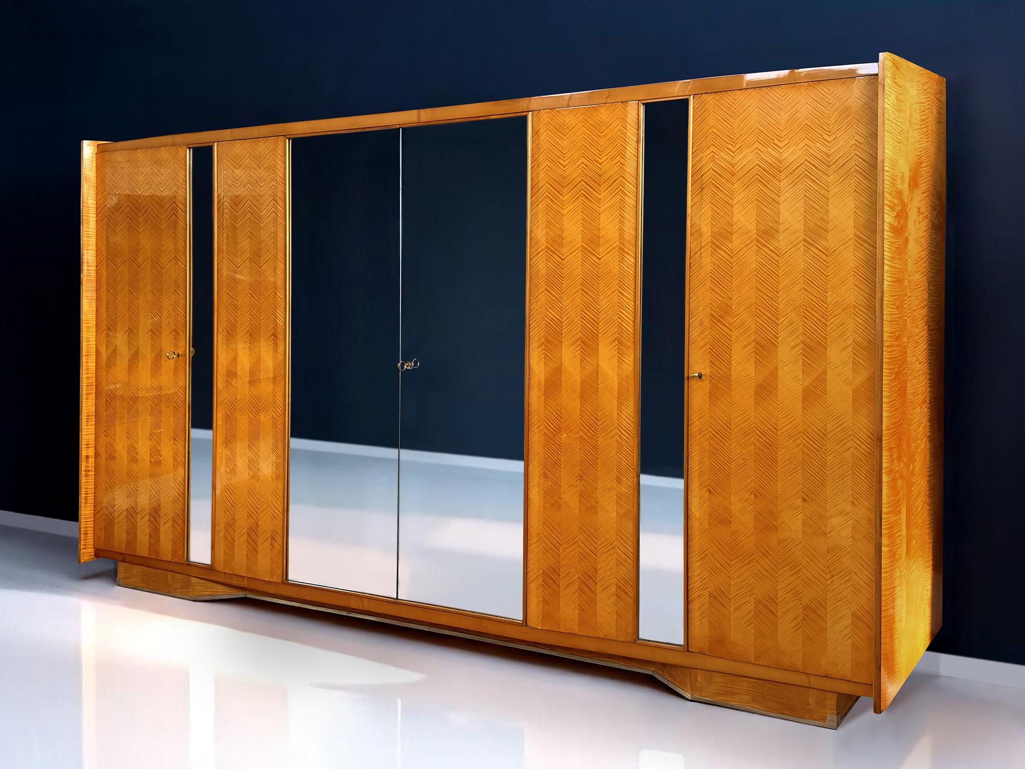Mid-Century Modern Italian Mid-Century Maple Wardrobe with Mirrors by Dassi for Gio Ponti, 1950s For Sale