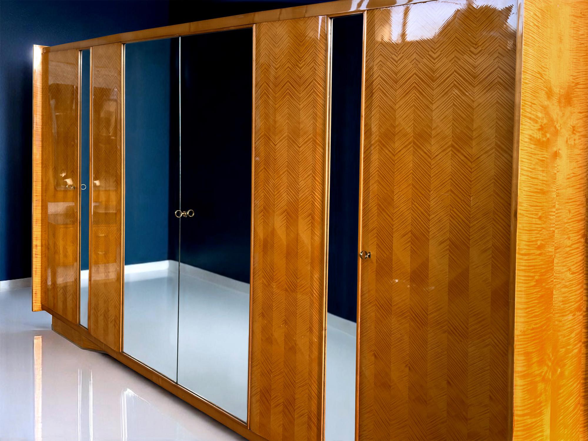 Mid-20th Century Italian Mid-Century Maple Wardrobe with Mirrors by Dassi for Gio Ponti, 1950s For Sale