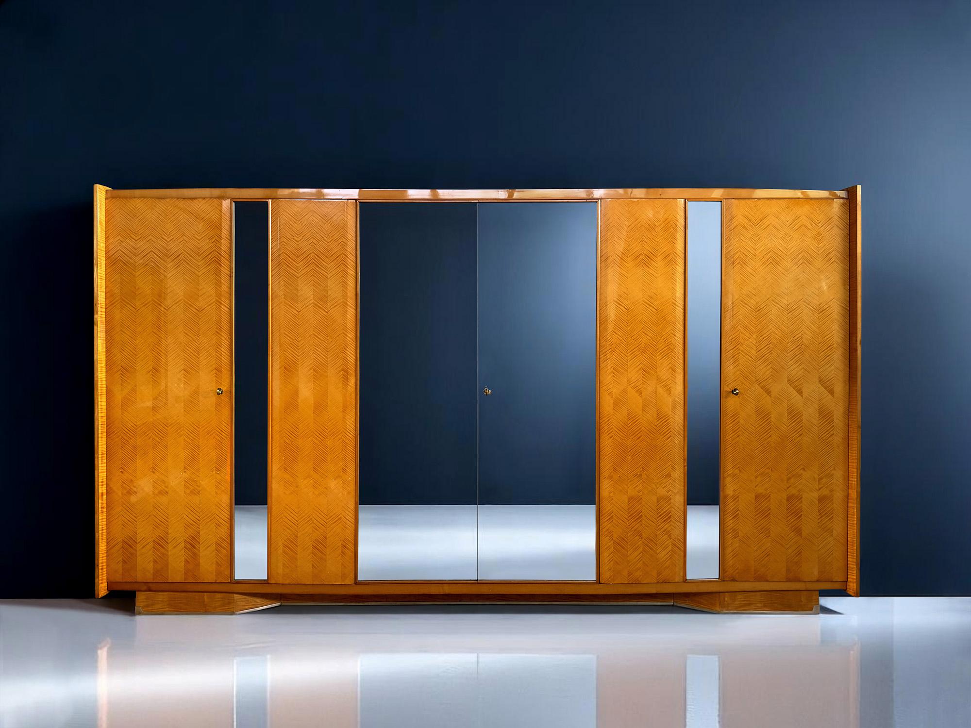 Italian Mid-Century Maple Wardrobe with Mirrors by Dassi for Gio Ponti, 1950s en venta 4