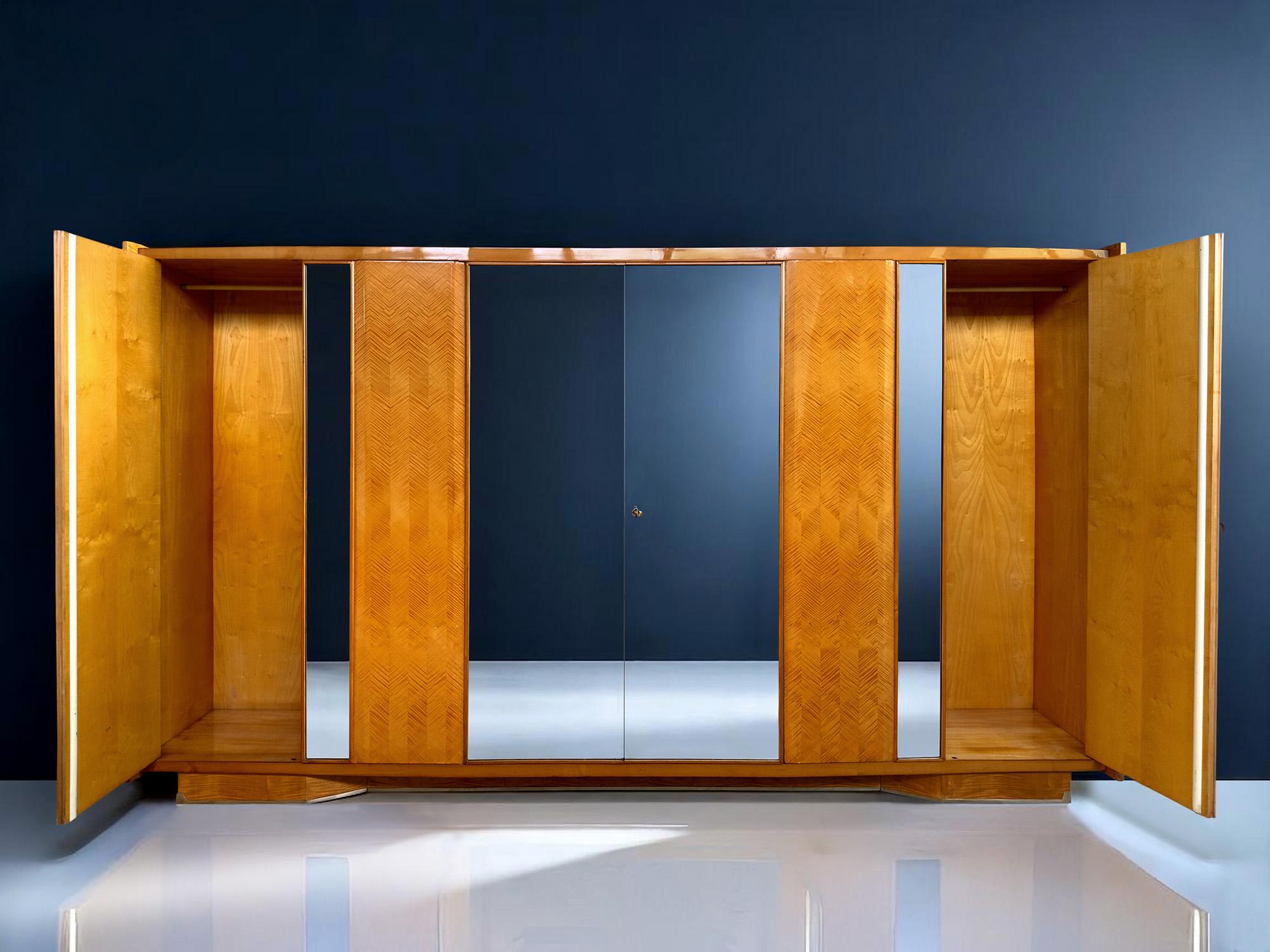 Italian Mid-Century Maple Wardrobe with Mirrors by Dassi for Gio Ponti, 1950s en venta 5