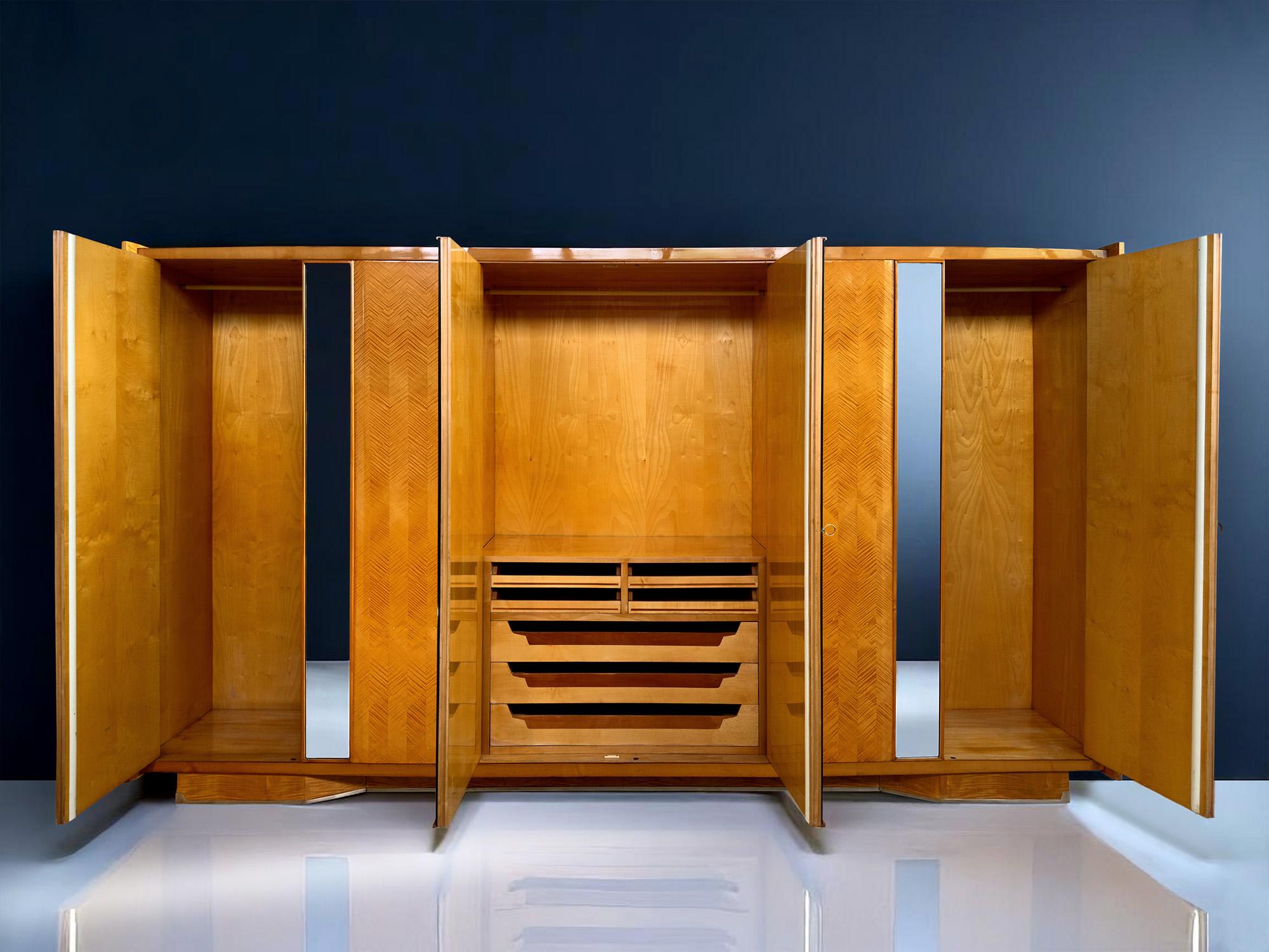 Italian Mid-Century Maple Wardrobe with Mirrors by Dassi for Gio Ponti, 1950s en venta 6