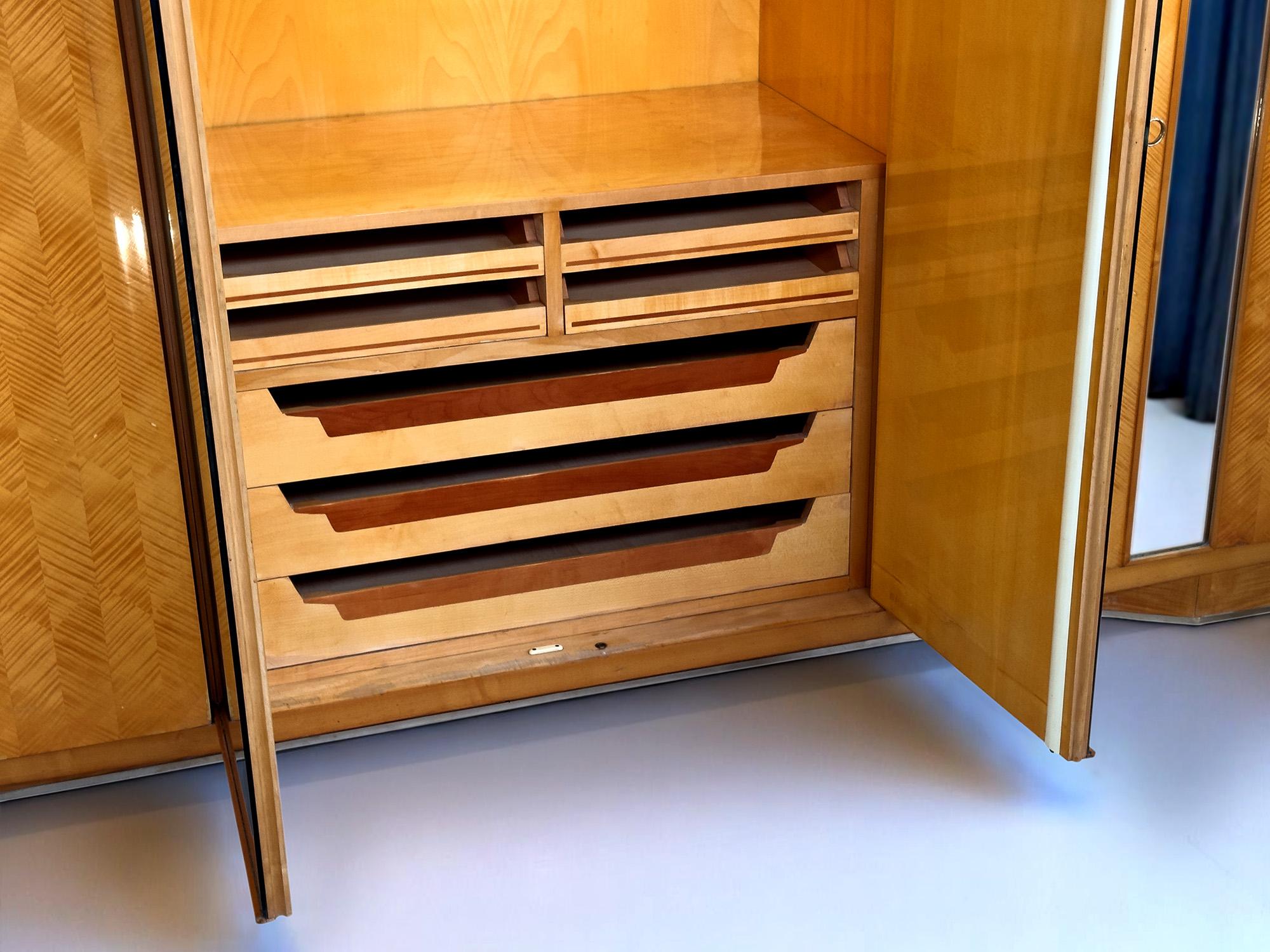 Italian Mid-Century Maple Wardrobe with Mirrors by Dassi for Gio Ponti, 1950s en venta 7