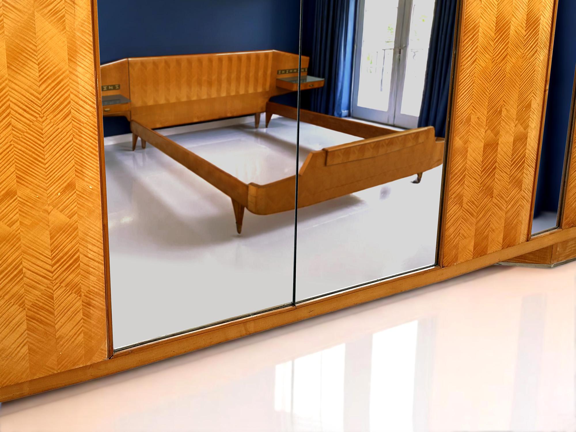 Italian Mid-Century Maple Wardrobe with Mirrors by Dassi for Gio Ponti, 1950s en venta 10