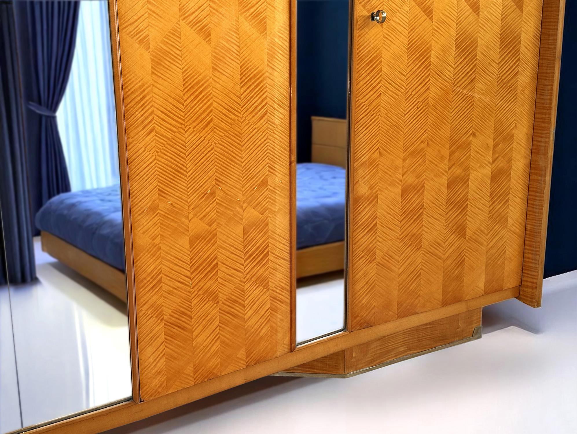 Italian Mid-Century Maple Wardrobe with Mirrors by Dassi for Gio Ponti, 1950s en venta 11