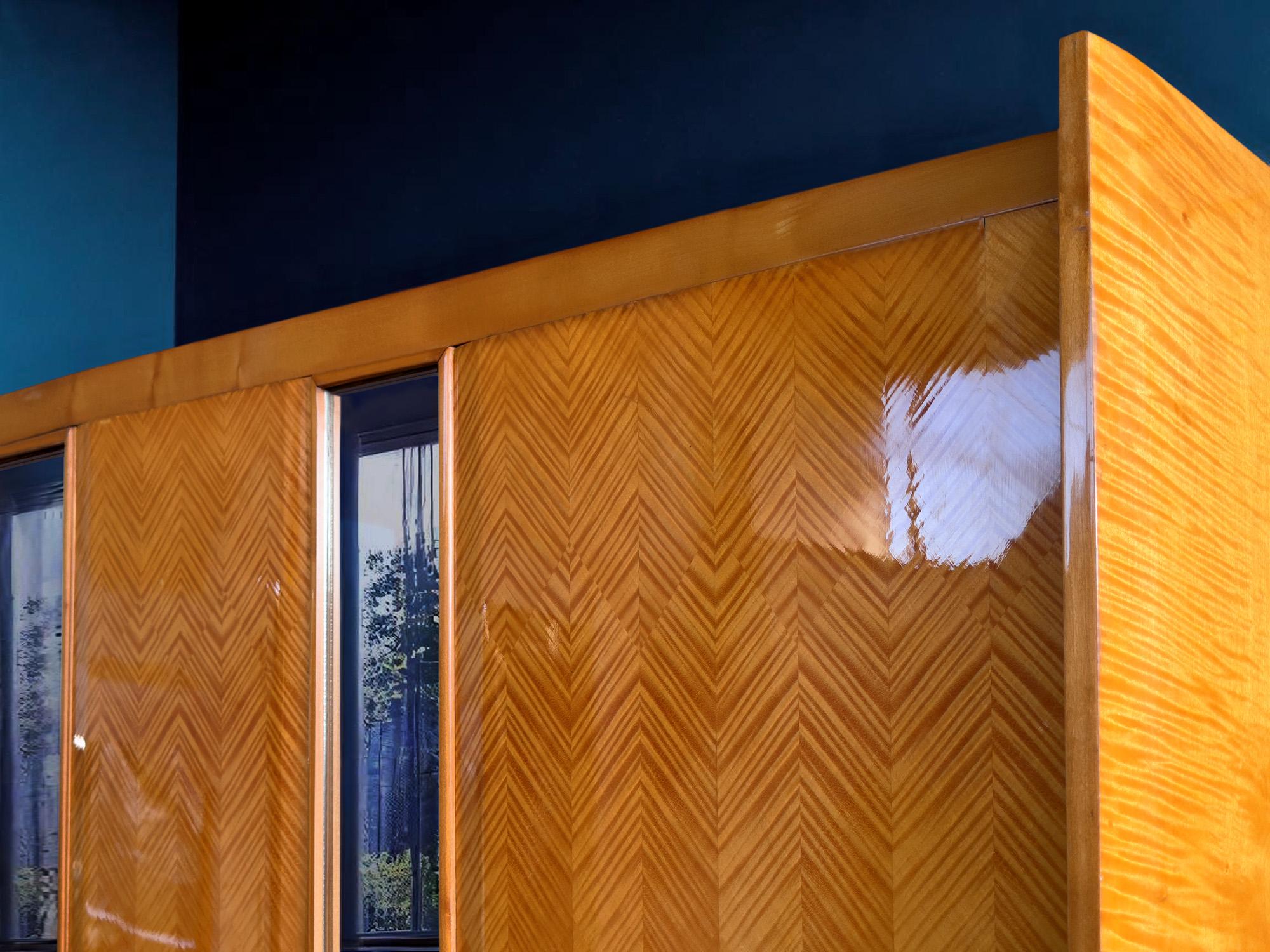 Italian Mid-Century Maple Wardrobe with Mirrors by Dassi for Gio Ponti, 1950s en Bueno estado para la venta en Traversetolo, IT