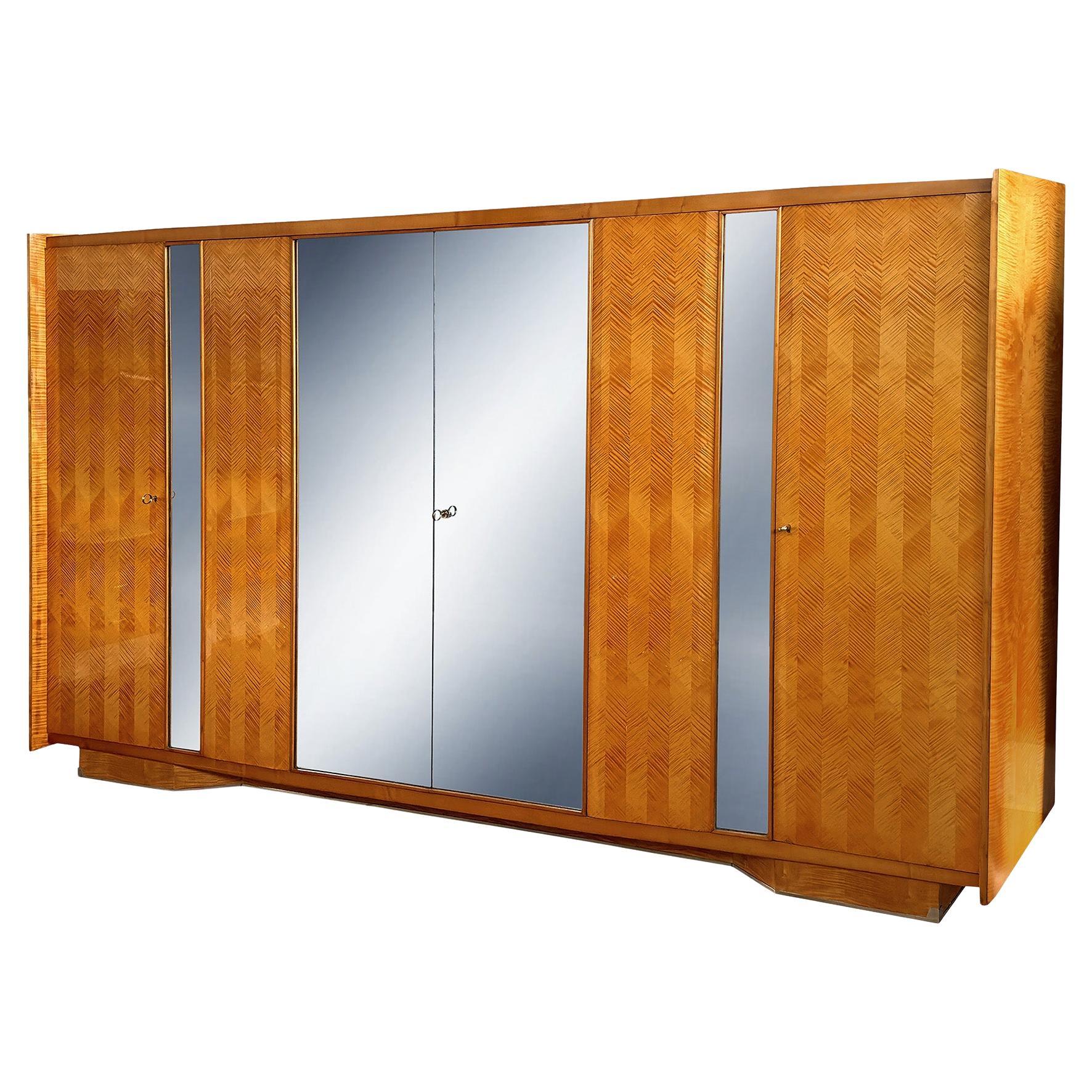 Italian Mid-Century maple Wardrobe with mirrors by Dassi with Gio Ponti, 1950s