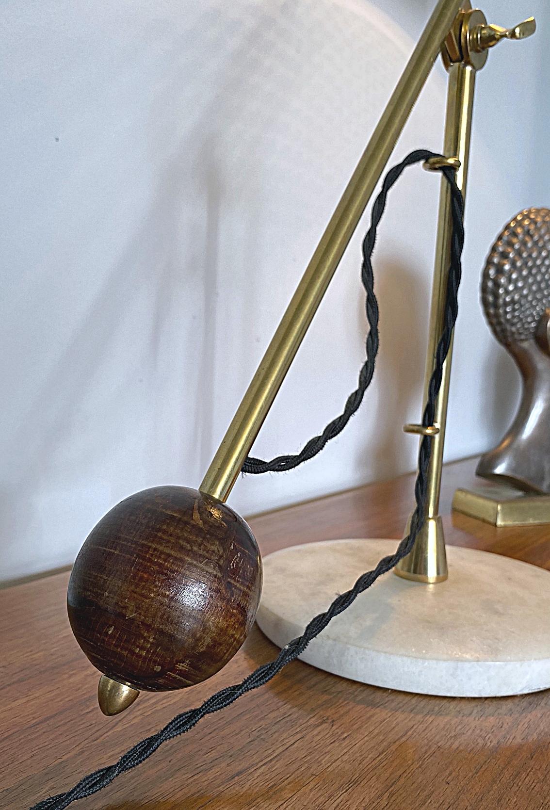 Italian Midcentury Marble Based Brass Designer Table Lamp, 1950s, Italy For Sale 4