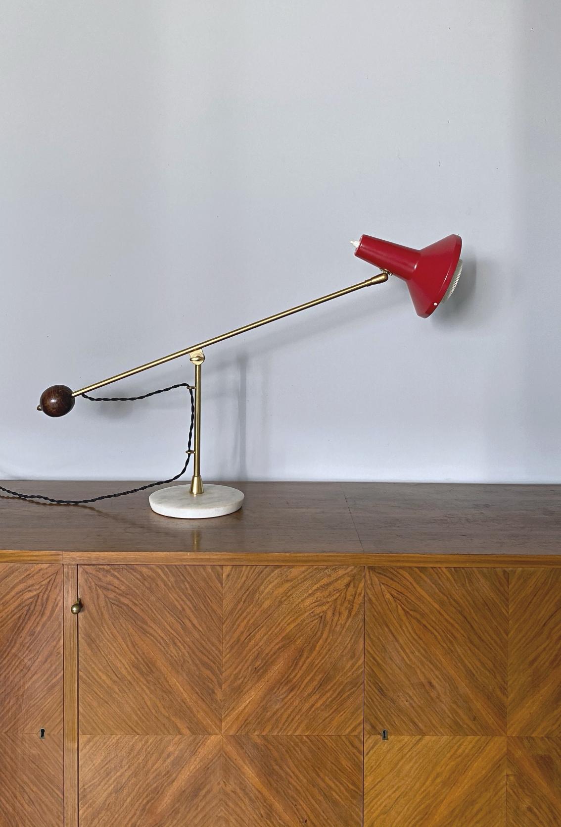 Iconic midcentury desk lamp made of brass with red shade and Carrara marble base. Minimalistic design from the 1950s - round shade with mesh inner ring that provides beautiful light. Excellent condition without bumps or dents. Fully newly rewired