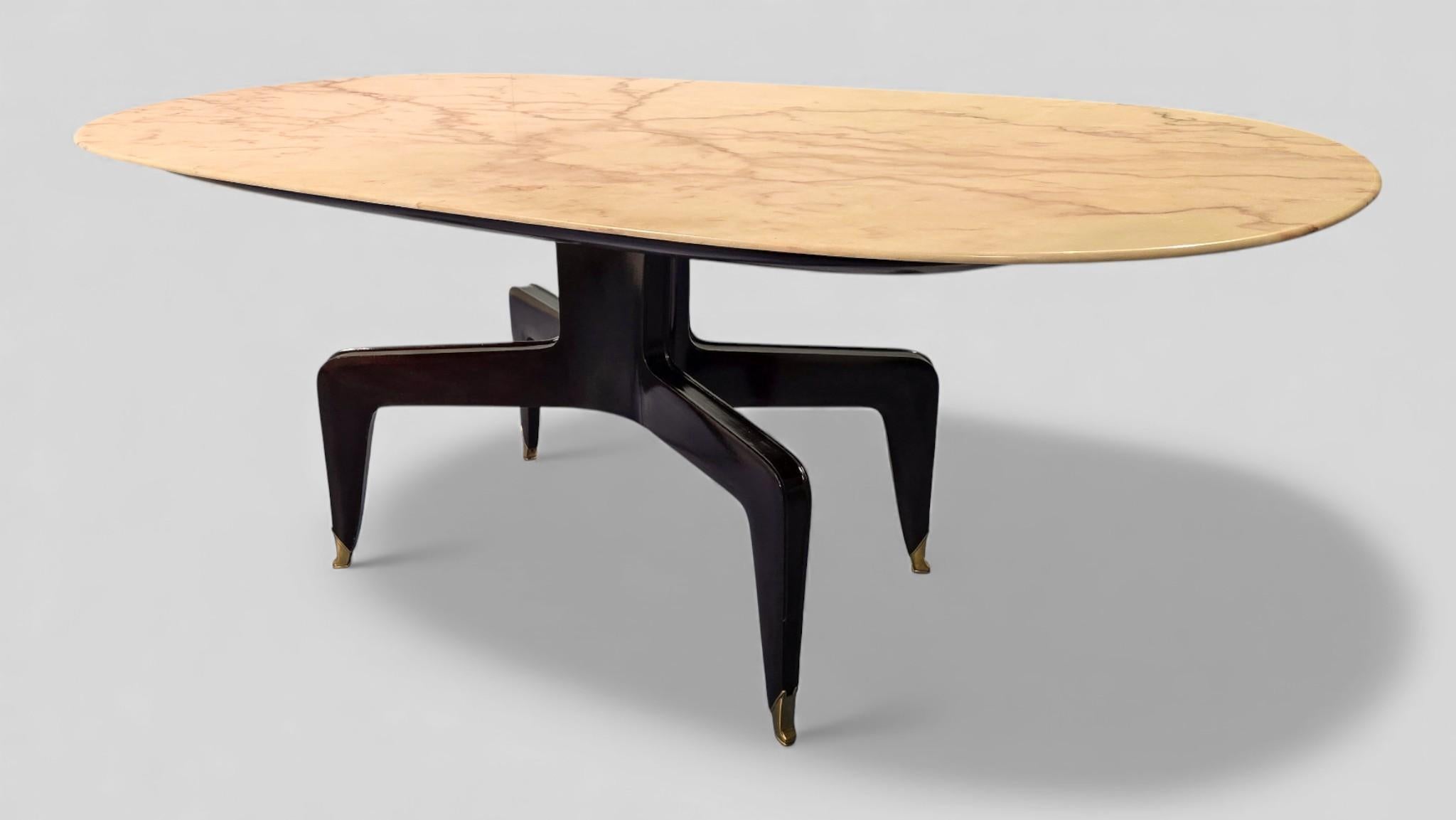 Italian Mid-Century Marble Dining Table attributed to Melchiorre Bega For Sale 4