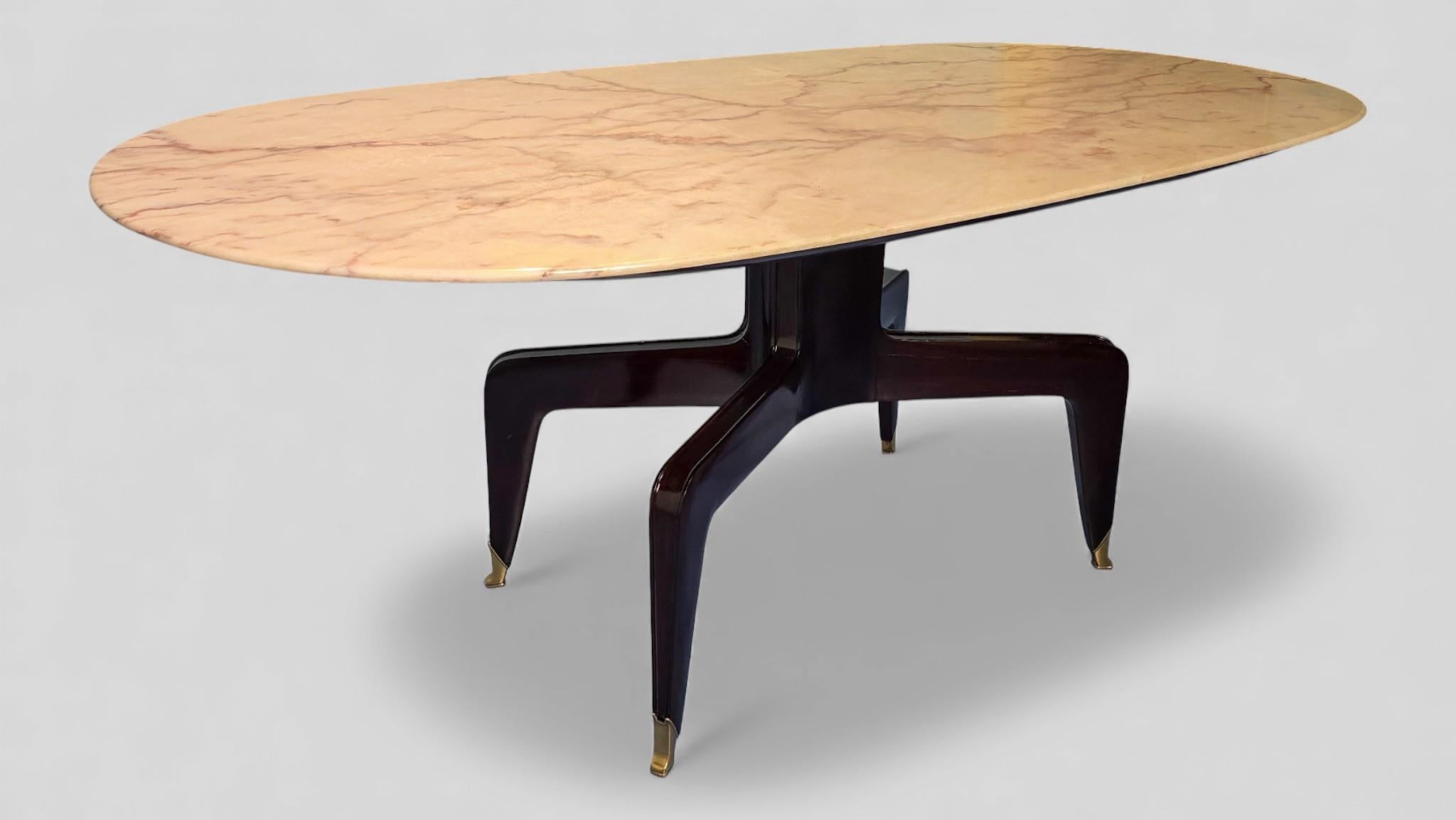 Italian Mid-Century Marble Dining Table attributed to Melchiorre Bega In Good Condition For Sale In Traversetolo, IT