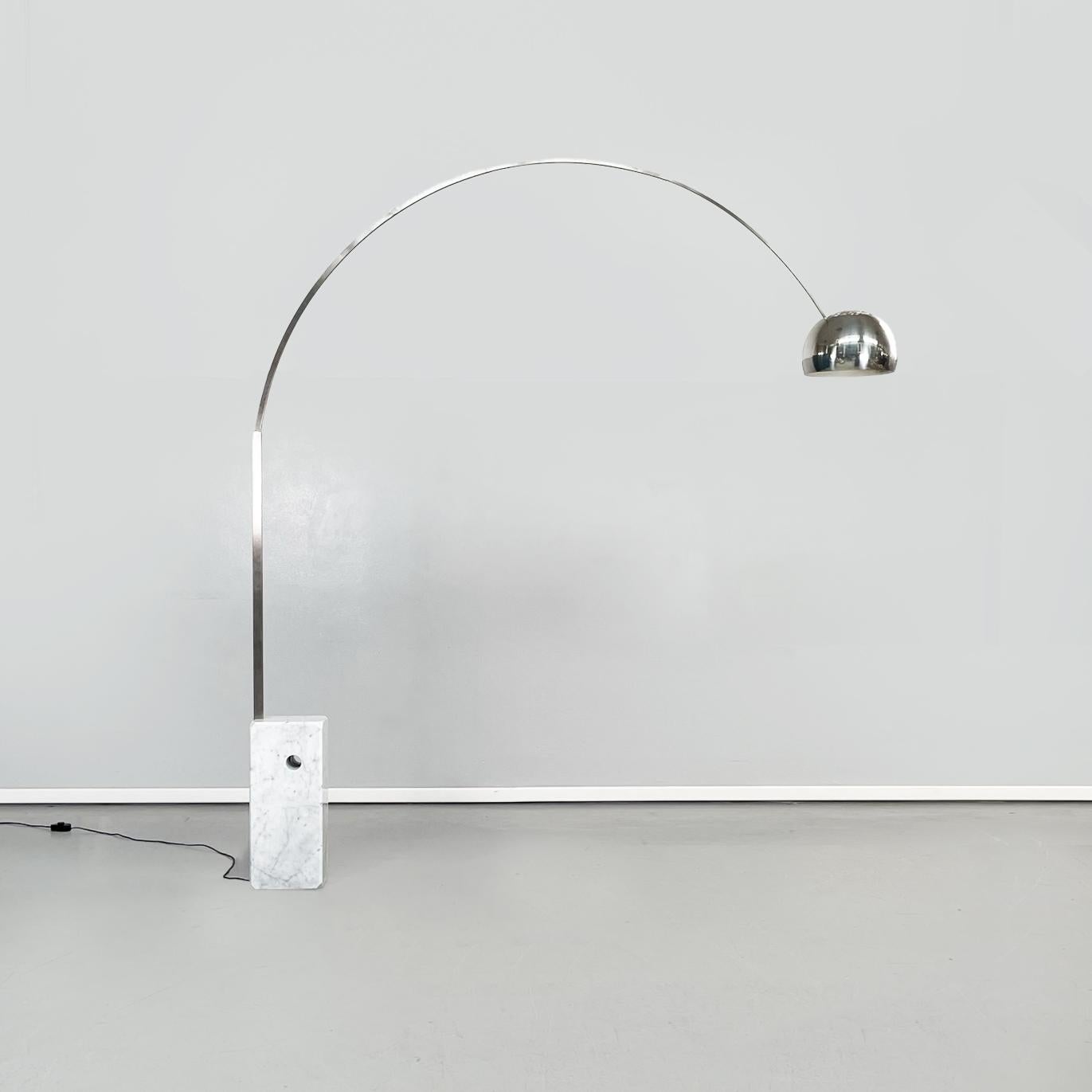 Italian mid-century Marble and steel Arco floor lamp by Castiglioni for Flos, 1962
Arco floor lamp with direct light with white Carrara marble base and telescopic stem in satin stainless steel. Swiveling and adjustable reflector in pressed,