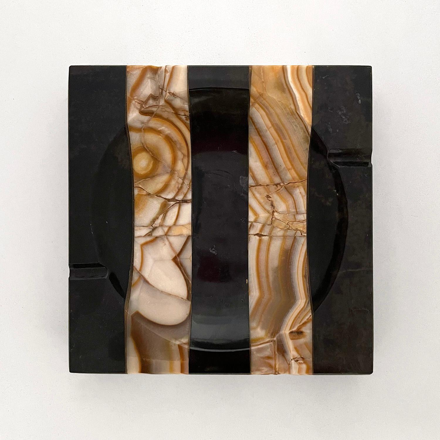 Italian mid century Marble & Onyx catch all ashtray
Italy, circa 1960’s
This dramatic statement piece will bring your coffee table to life
Substantial in it's weight and construction 
Wonderful grain detail throughout 
Visually stunning work of art