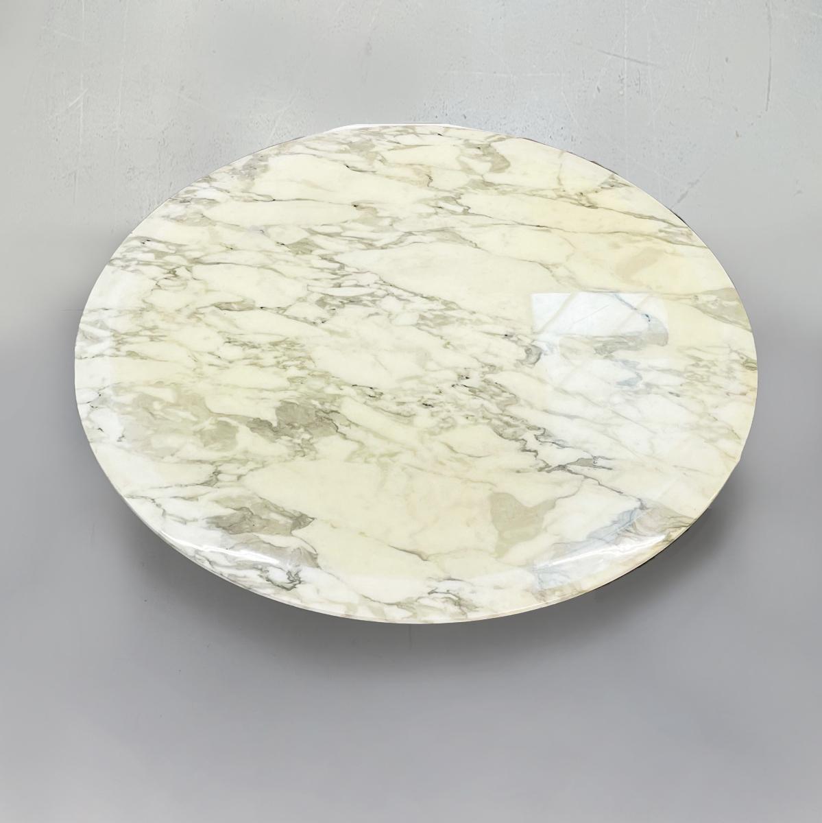 Italian mid-century marble table by Frigerio for Frigerio Arredamenti Desio, 1970s
Marble table with round top in cream colored marble in the center and white on the edges. The round base is in white marble, like the top.
Produced by Frigerio