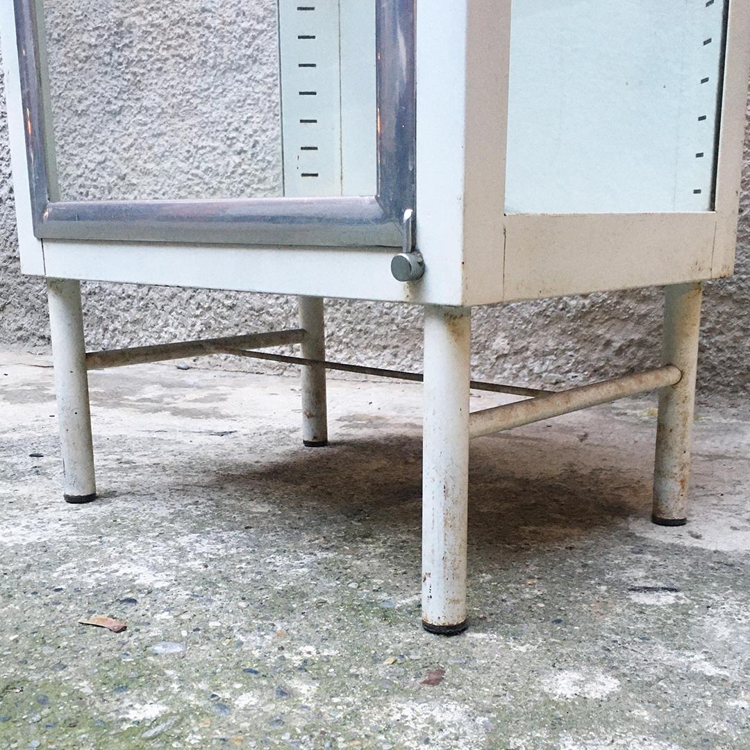 Italian Mid-Century Metal Display Cabinet with Three Internal Shelves, 1950s For Sale 6