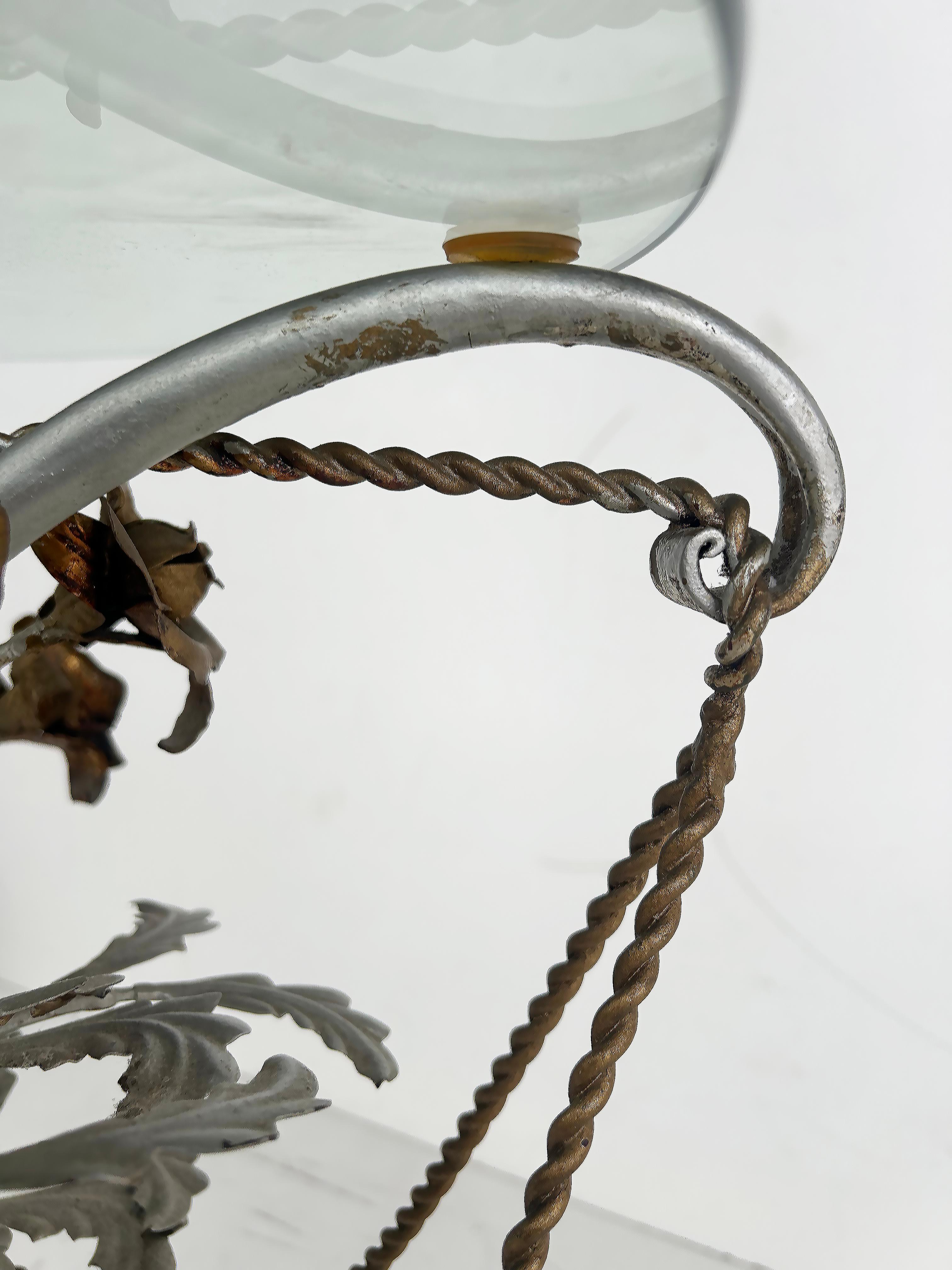 Mesas auxiliares italianas de hierro forjado y metal mixto de mediados de siglo, con tapa de cristal, Pareja en venta 1