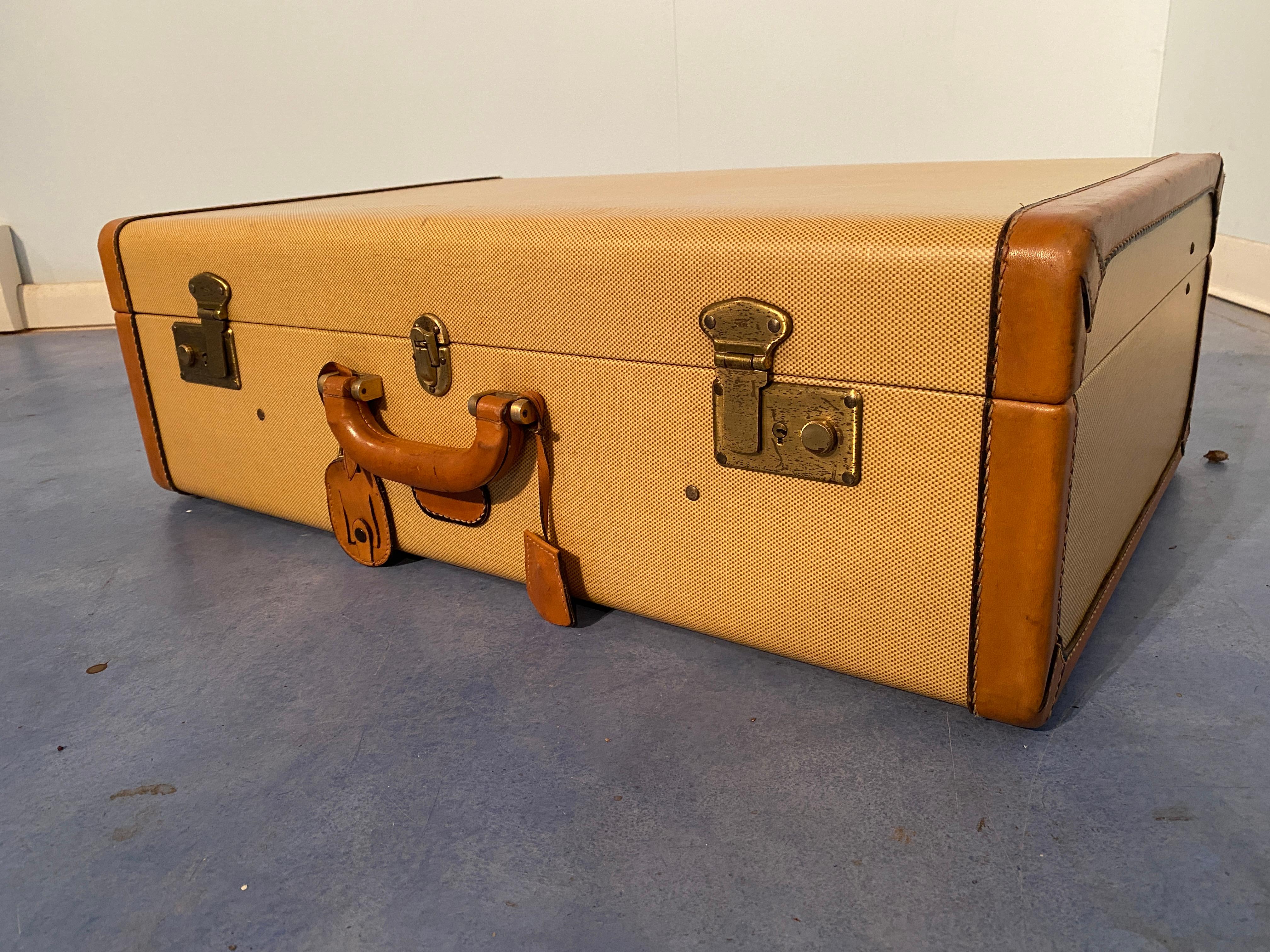 Bagage ou valise italienne de couleur crème modérée du milieu du siècle, 1960 en vente 3