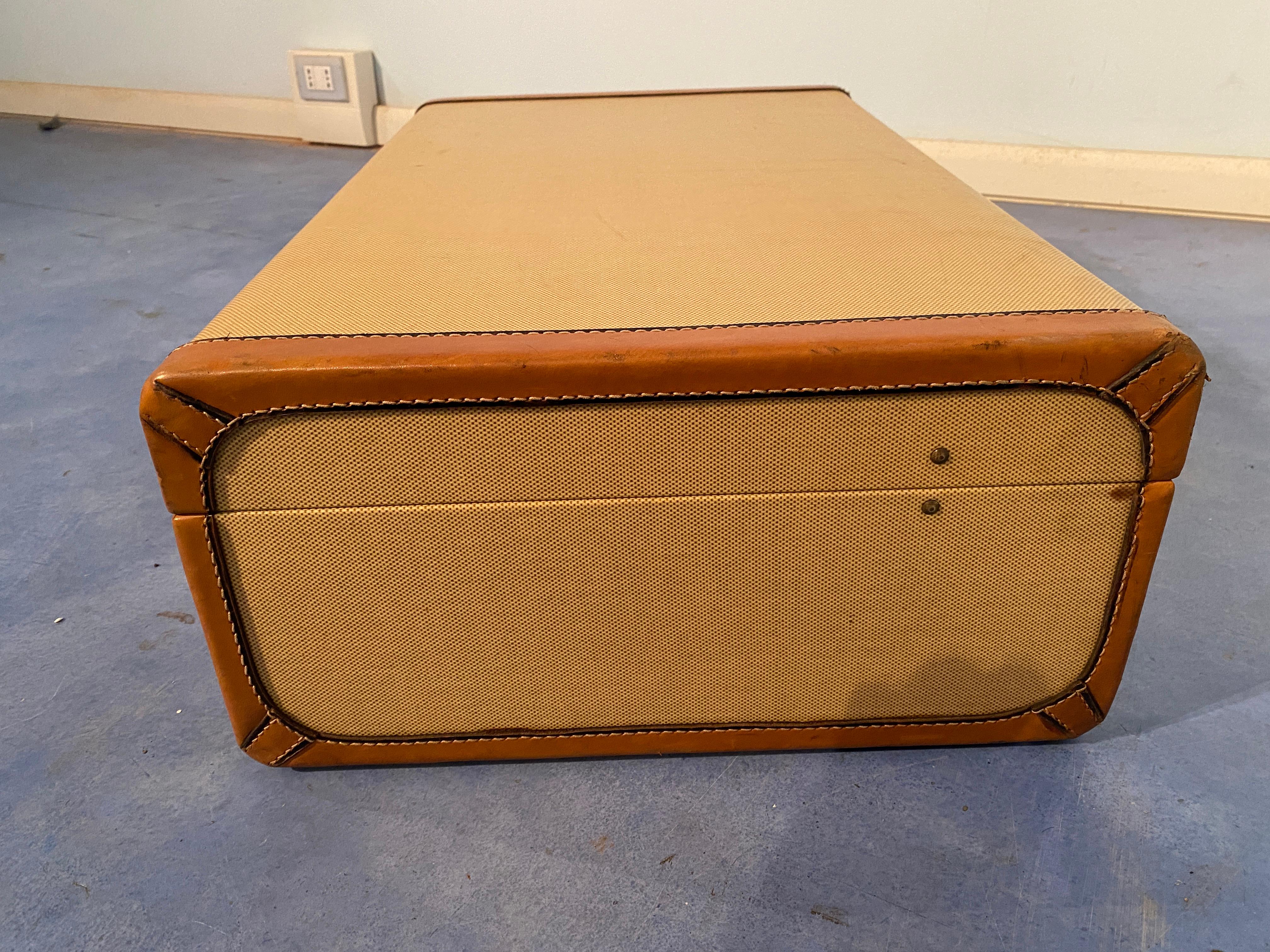 Italian Mid-Century Moder Cream Color Luggage or Suitcase, 1960 For Sale 4