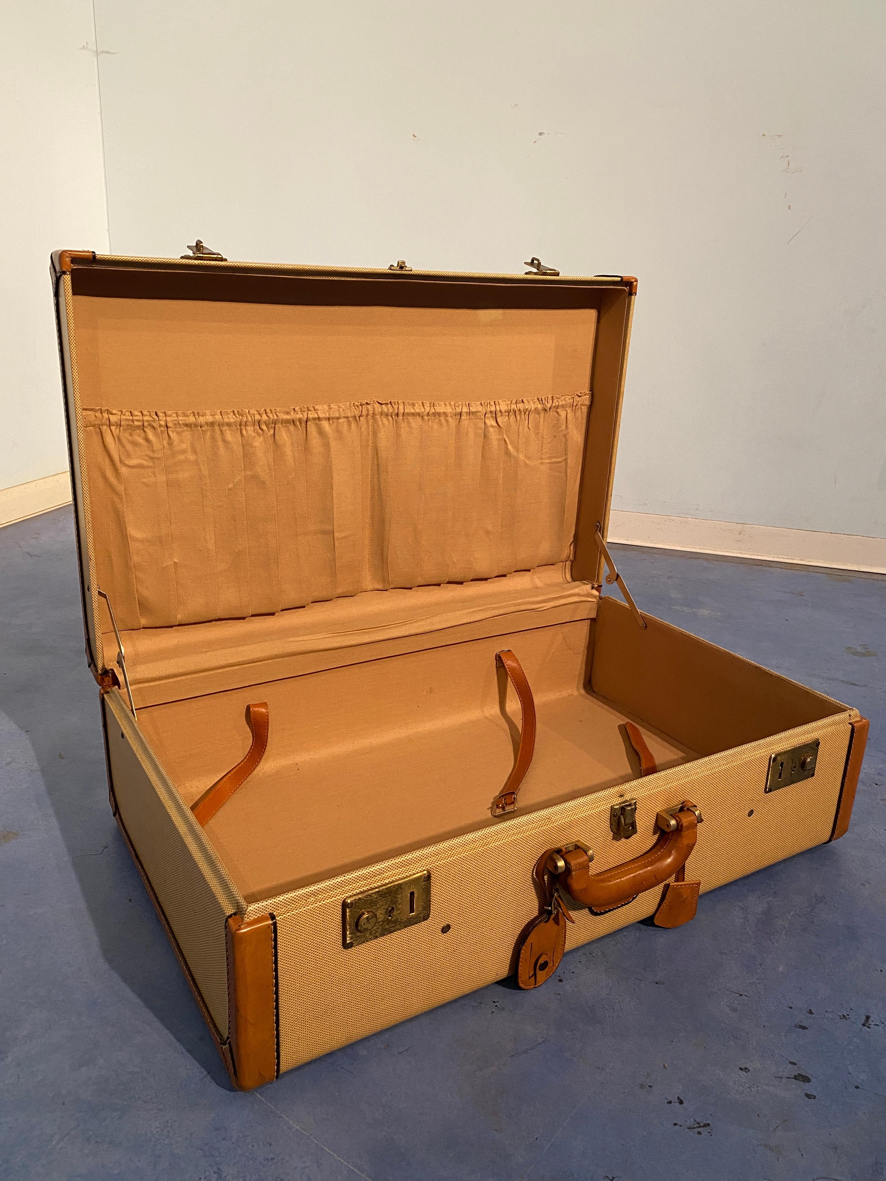Mid-Century Modern Bagage ou valise italienne de couleur crème modérée du milieu du siècle, 1960 en vente