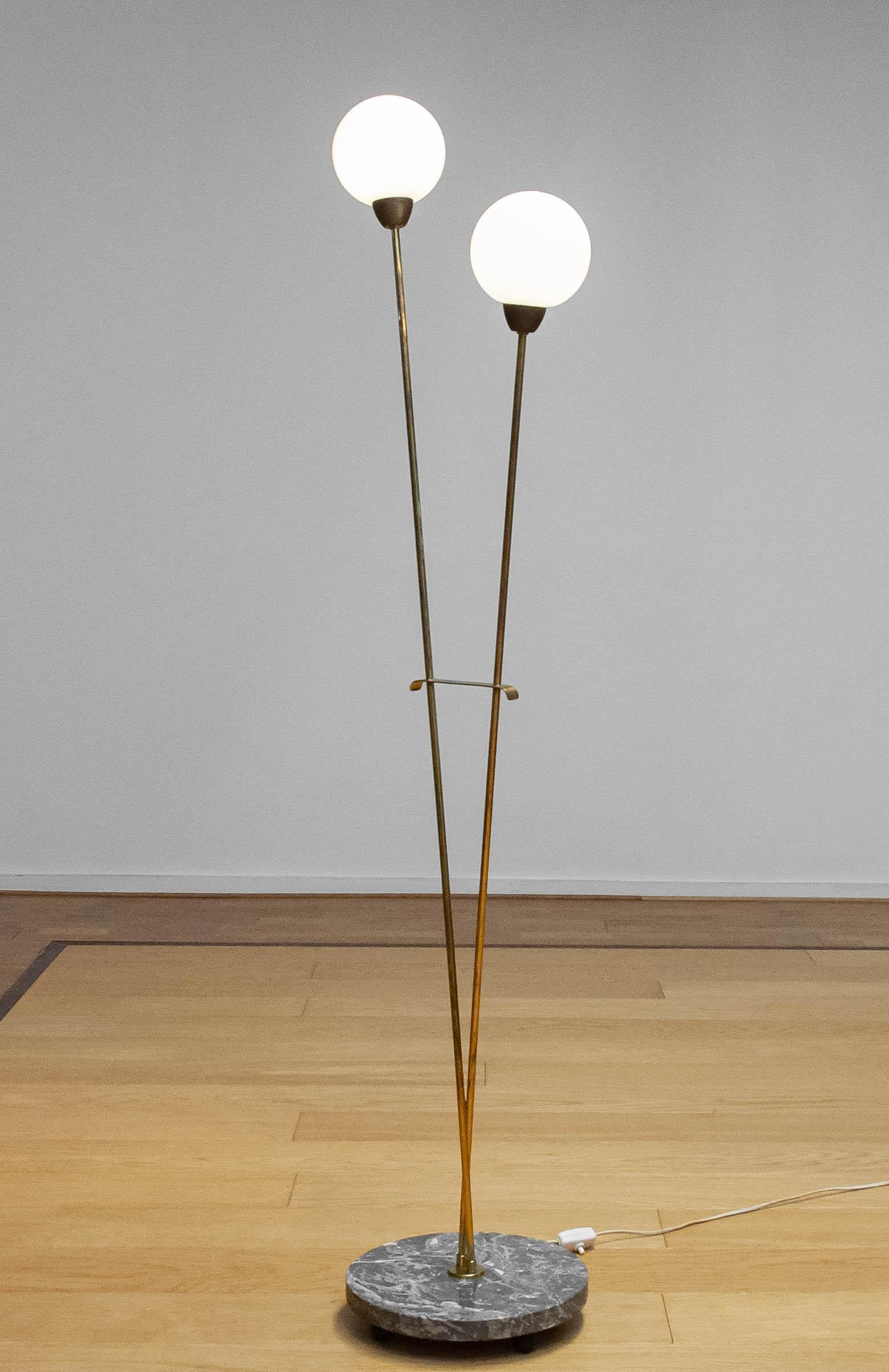 Moderen Opal, Brass And Marble 'Petit Arboletto' By Stilnovo. Italy 1960s In Good Condition For Sale In Silvolde, Gelderland