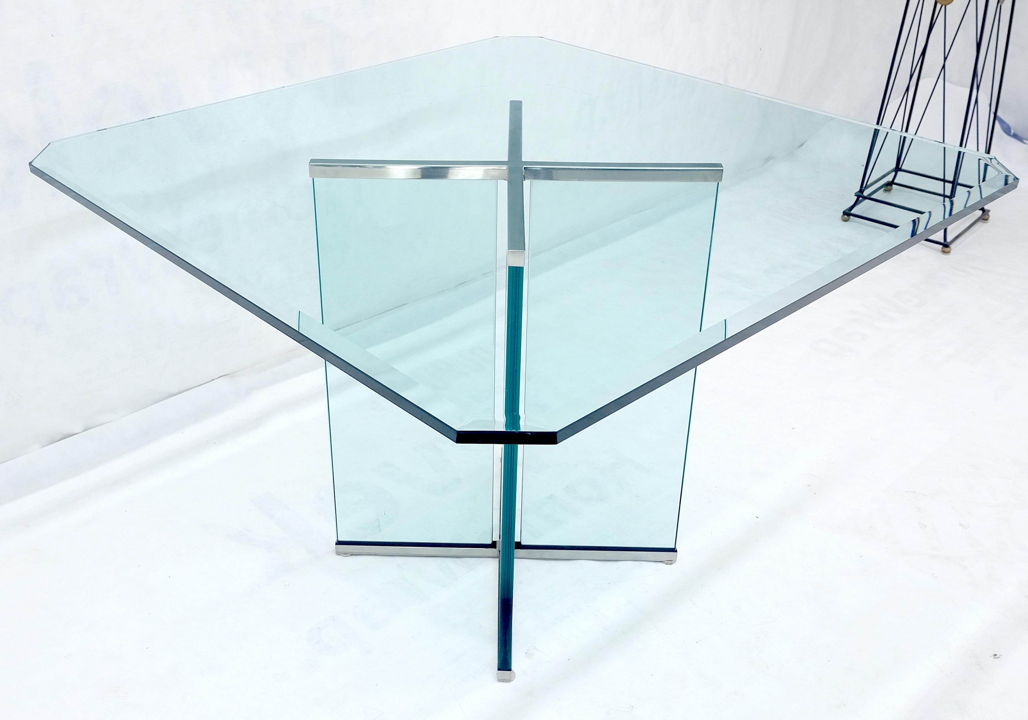 Table de jeu italienne moderne du milieu du siècle en verre biseauté épais de 3/4