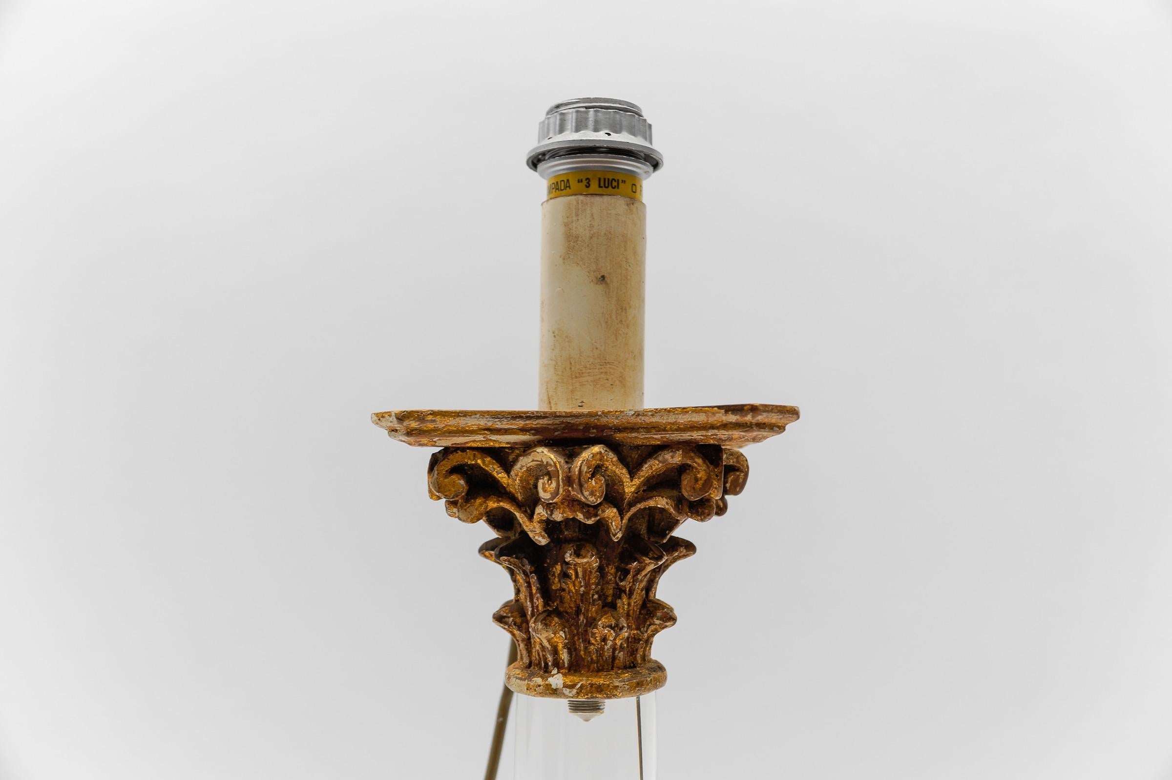 Milieu du XXe siècle Base de lampe de table en acrylique et Wood Modernity, Italie, années 1960 en vente