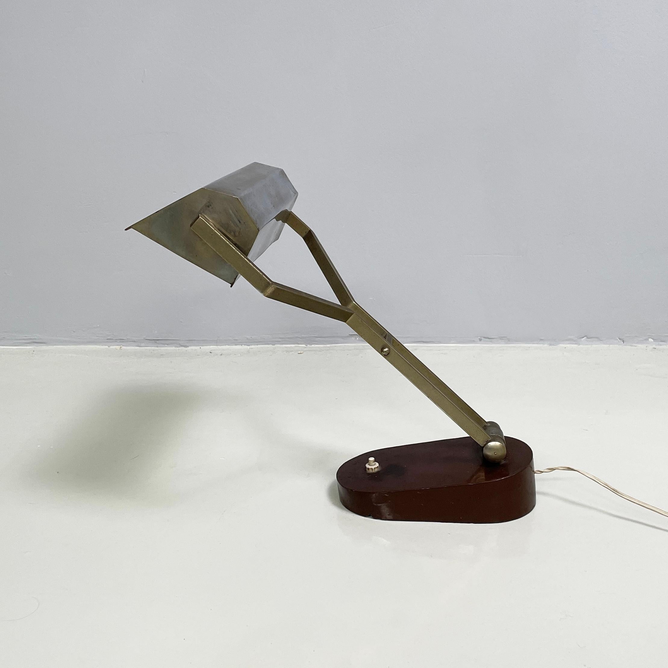 Metà XX secolo Lampada da scrivania o da tavolo regolabile in metallo marrone, anni '30. in vendita