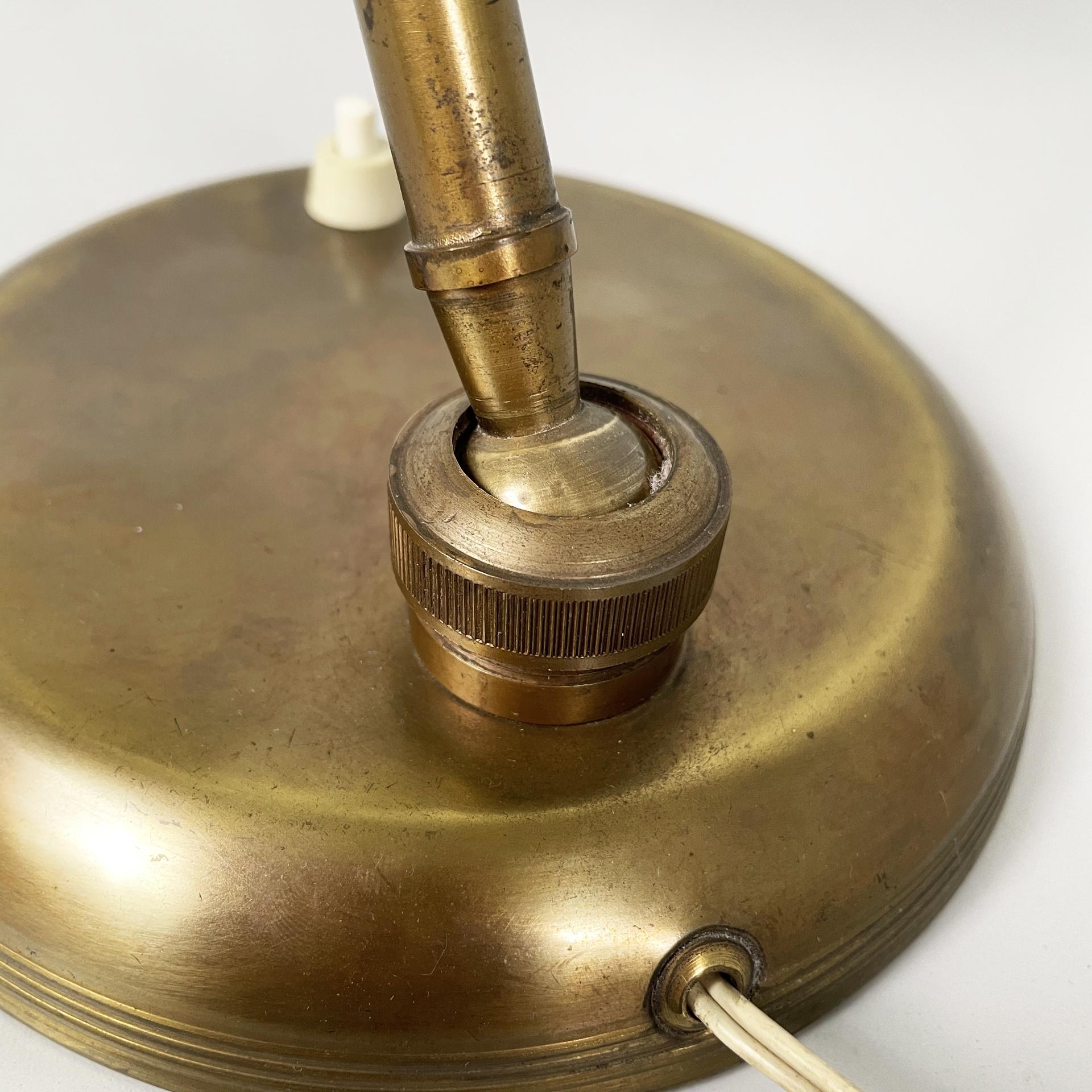 Italienische verstellbare Tischlampe aus Messing aus der Mitte des Jahrhunderts, 1950er Jahre im Angebot 10