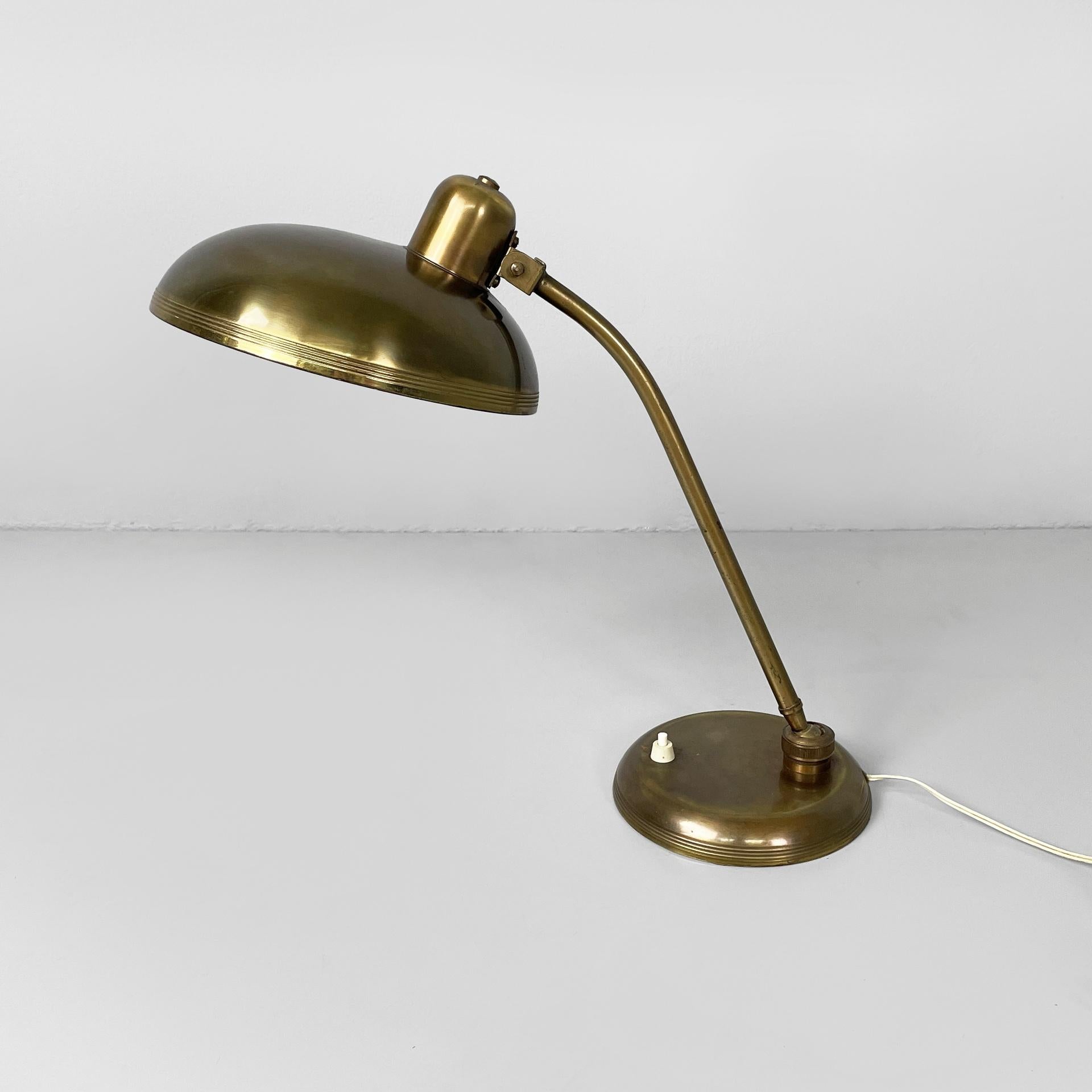 Italienische verstellbare Tischlampe aus Messing aus der Mitte des Jahrhunderts, 1950er Jahre (Moderne der Mitte des Jahrhunderts) im Angebot