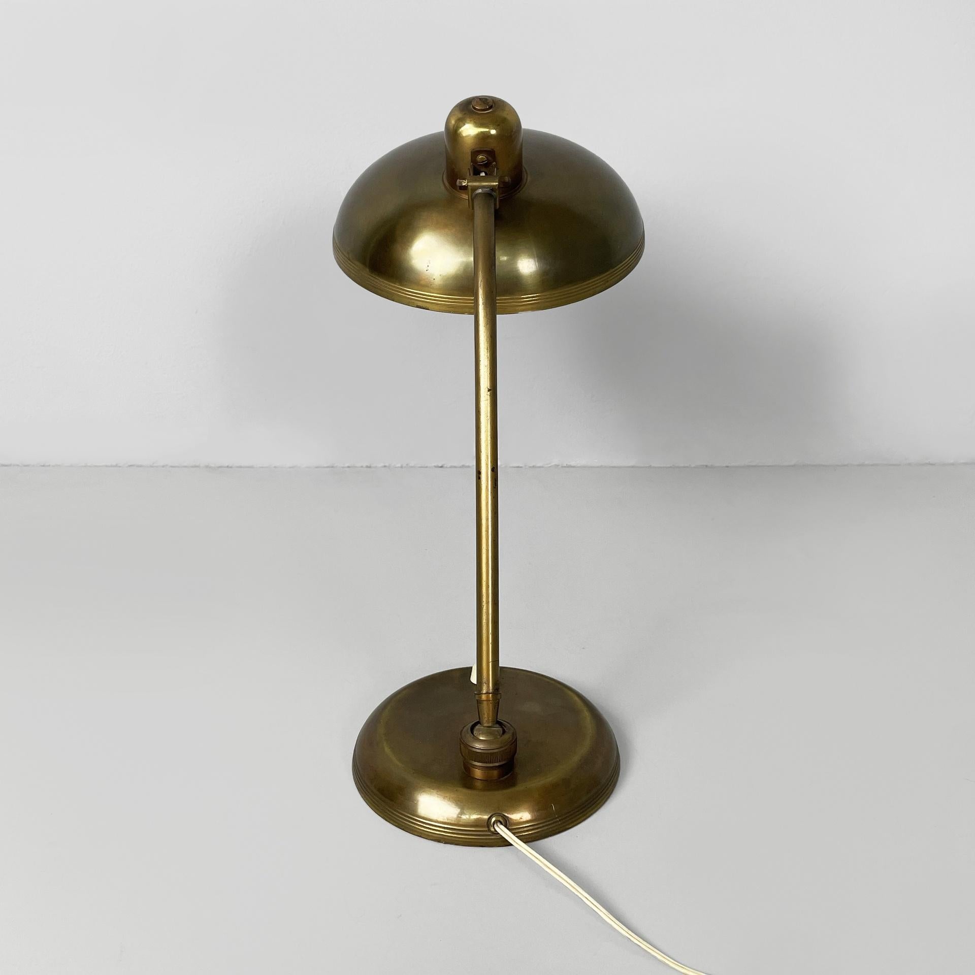 Italienische verstellbare Tischlampe aus Messing aus der Mitte des Jahrhunderts, 1950er Jahre (Mitte des 20. Jahrhunderts) im Angebot