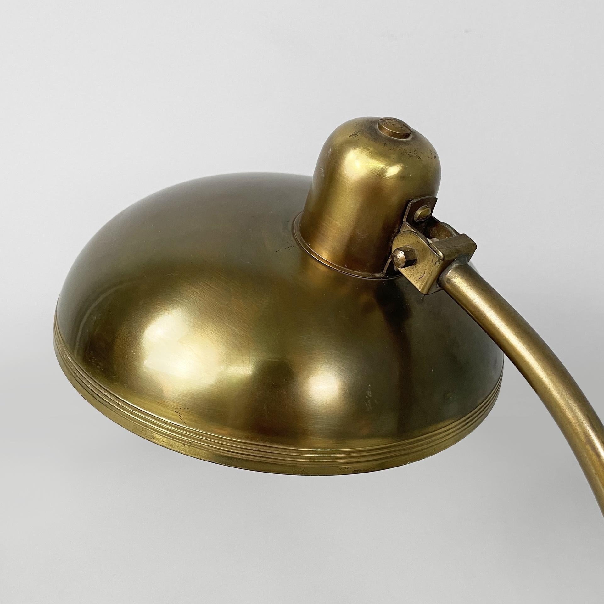 Italienische verstellbare Tischlampe aus Messing aus der Mitte des Jahrhunderts, 1950er Jahre im Angebot 1