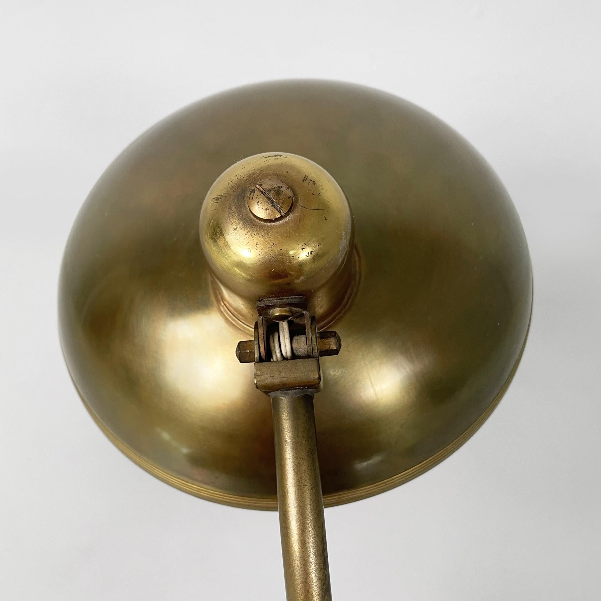 Italienische verstellbare Tischlampe aus Messing aus der Mitte des Jahrhunderts, 1950er Jahre im Angebot 4