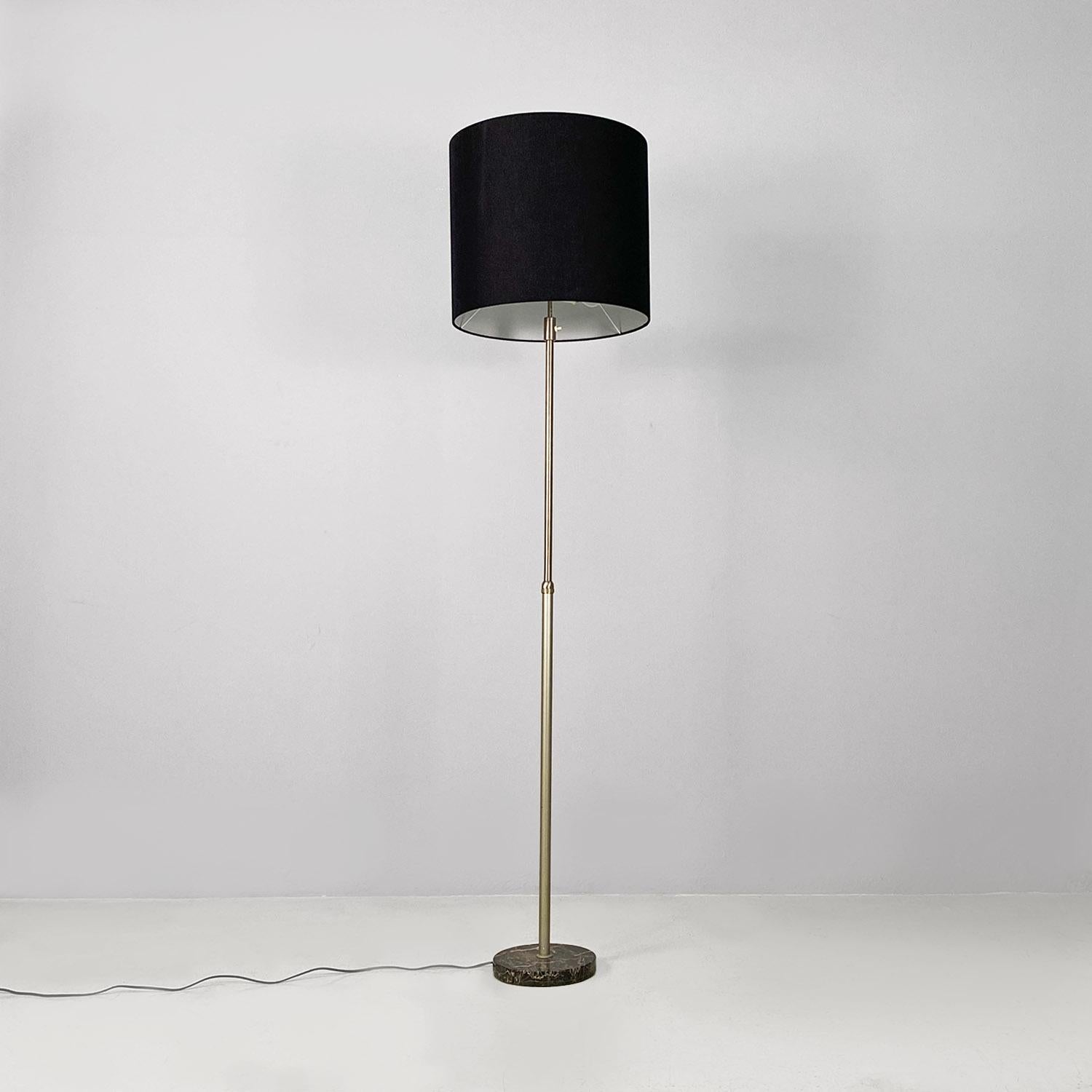 Mid-Century moderno Lampada da terra telescopica regolabile italiana di metà secolo moderno con base in marmo, anni '60 in vendita