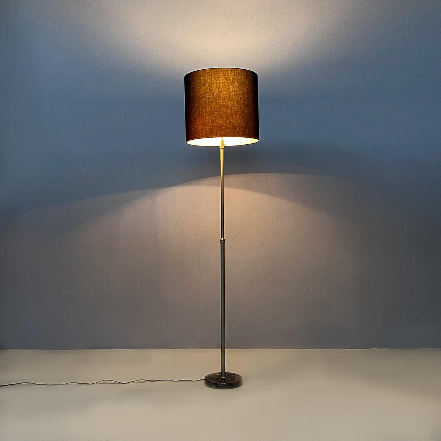 Lampada da terra telescopica regolabile italiana di metà secolo moderno con base in marmo, anni '60 in vendita 2