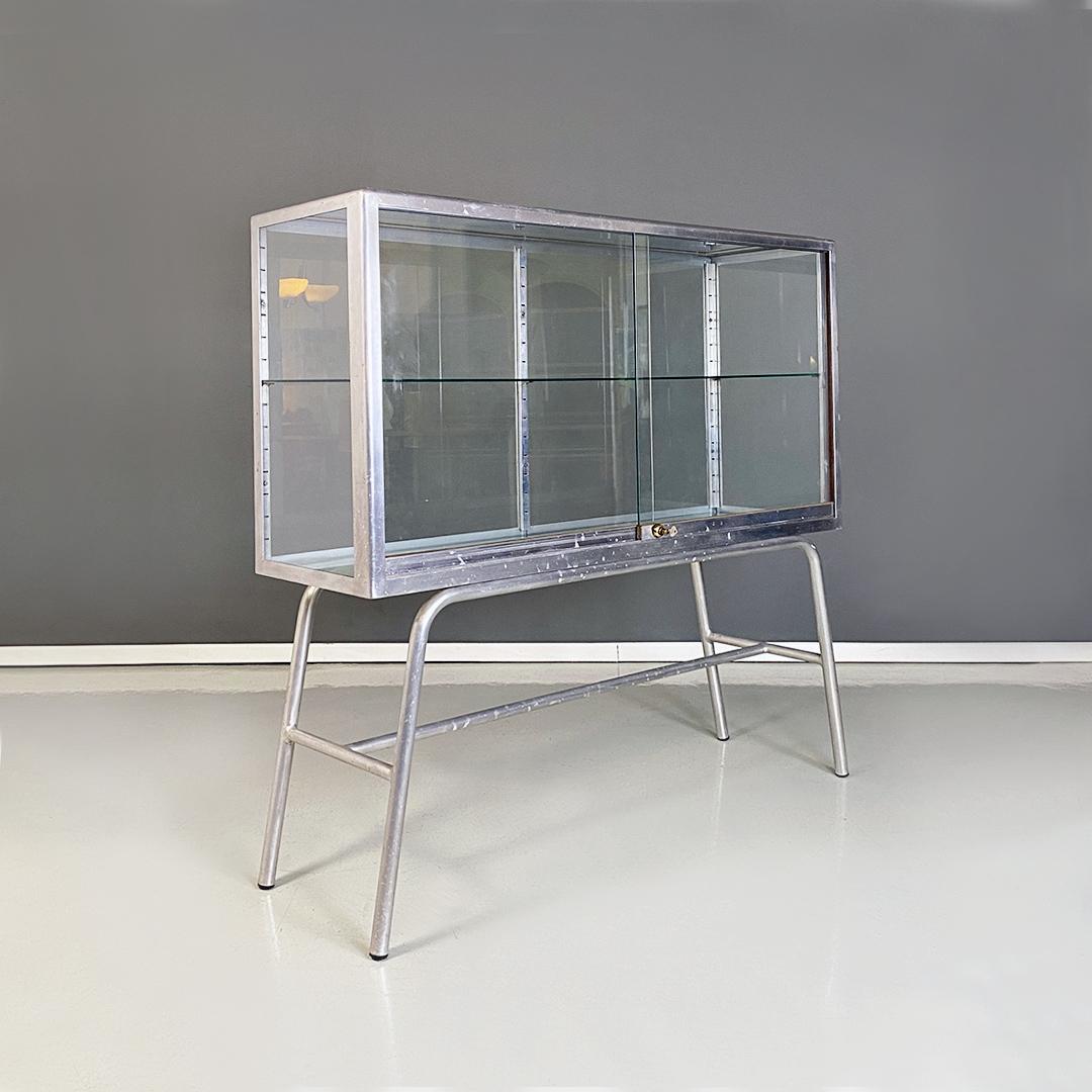 Italienisches Apothekervitrine aus Aluminium und Glas aus der Mitte des Jahrhunderts, 1950er Jahre im Angebot 7