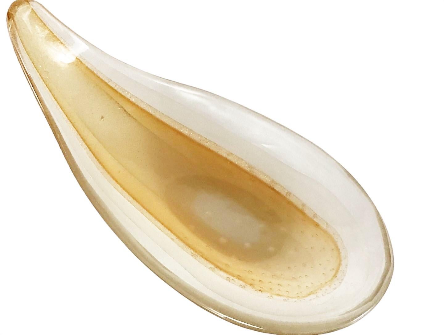Cuenco poco profundo de cristal de Murano amorfo italiano de mediados de siglo Seguso Años 60 en venta 4