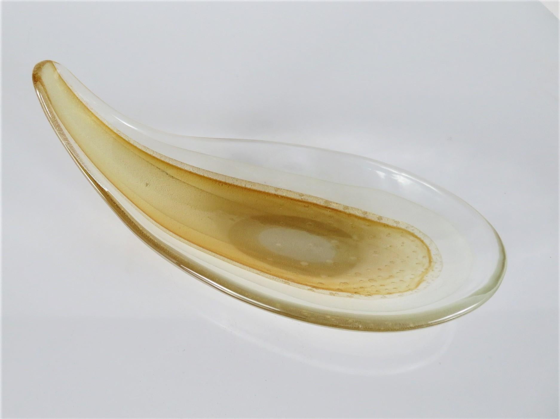 Italian Mid-Century Modern Amorphic Murano Glass Shallow Bowl Seguso 1960s In Good Condition For Sale In Miami, FL