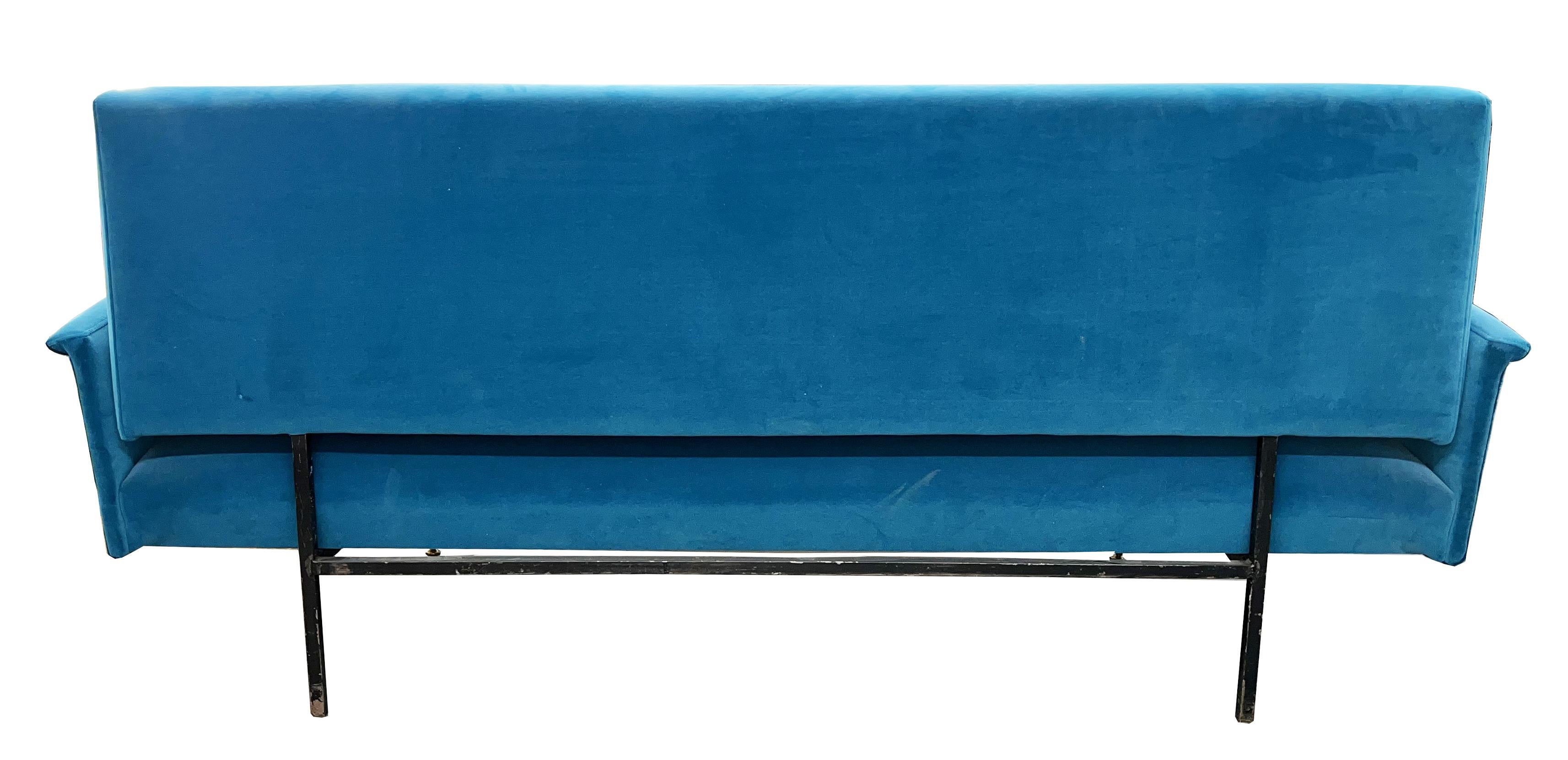 Italian Mid-Century Modern Aqua Velvet Sofa in the Style of Gio Ponti For Sale 1