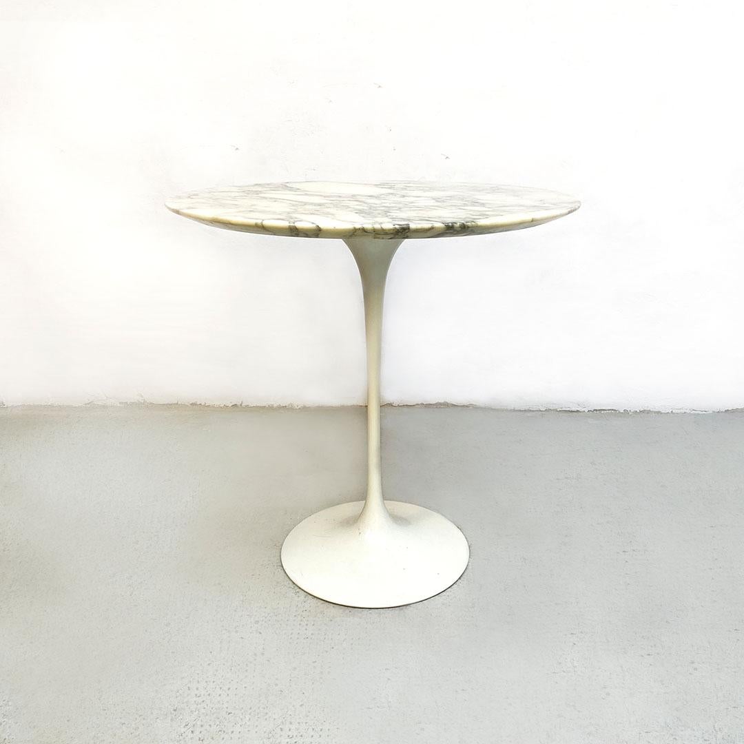 Italian Mid-Century Modern arabesque marble and enamelled metal Tulip table, 1970s
Tulip model coffee table, with arabesque marble top, oval-shaped and tulip-style base in glossy white enamelled metal.
Design from 1956 and produced in 1970s.
Good
