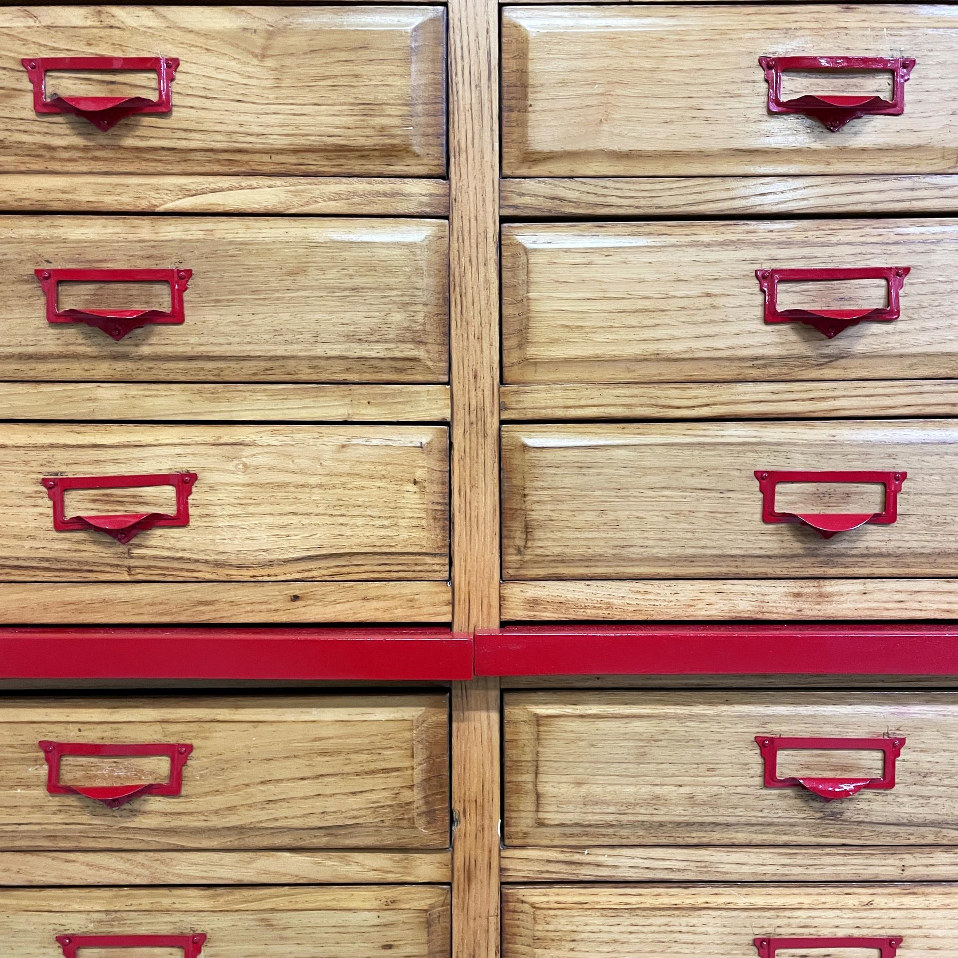 Italian mid-century modern archive cabinet in wood and red metal, 1940s For Sale 1