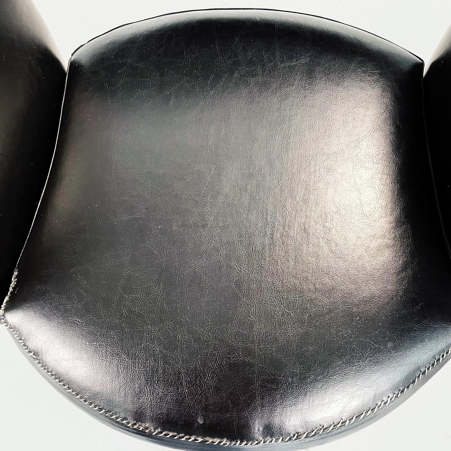 Métal Fauteuil italien moderne du milieu du siècle dernier en cuir noir et métal noir, 1970 en vente
