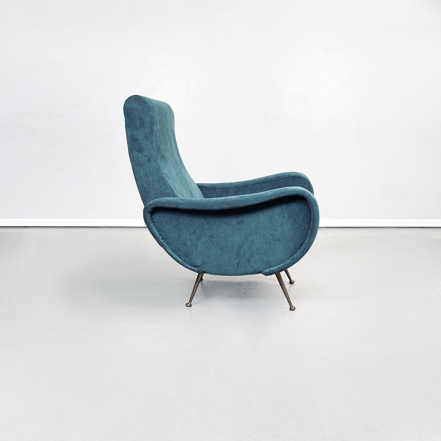Italian Mid-Century Modern Armchair in Blue Fabric and Brass Feet, 1950s In Good Condition In MIlano, IT