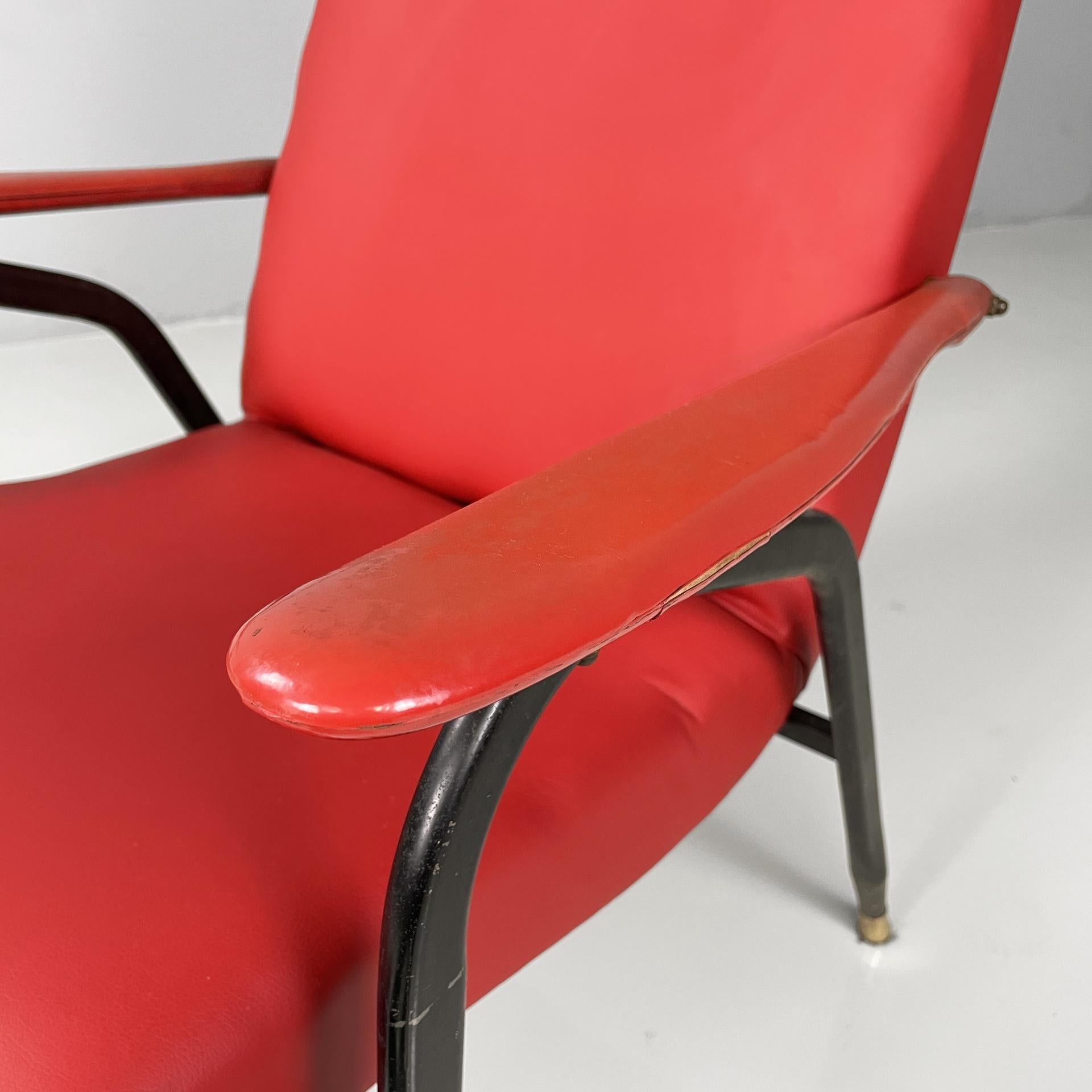 Italian mid-century modern armchair in red sky and black metal, 1960s For Sale 2