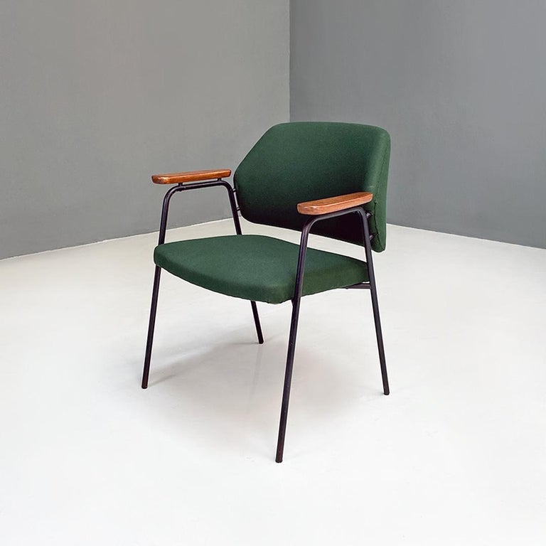 Italian Mid-Century Modern forest green fabric, wood and metal armchair with armrests by Walter Knoll and produced by Knoll, 1960s
Armchair with back and seat with padding and upholstery in forest green fabric and with wooden armrests.
Designed by