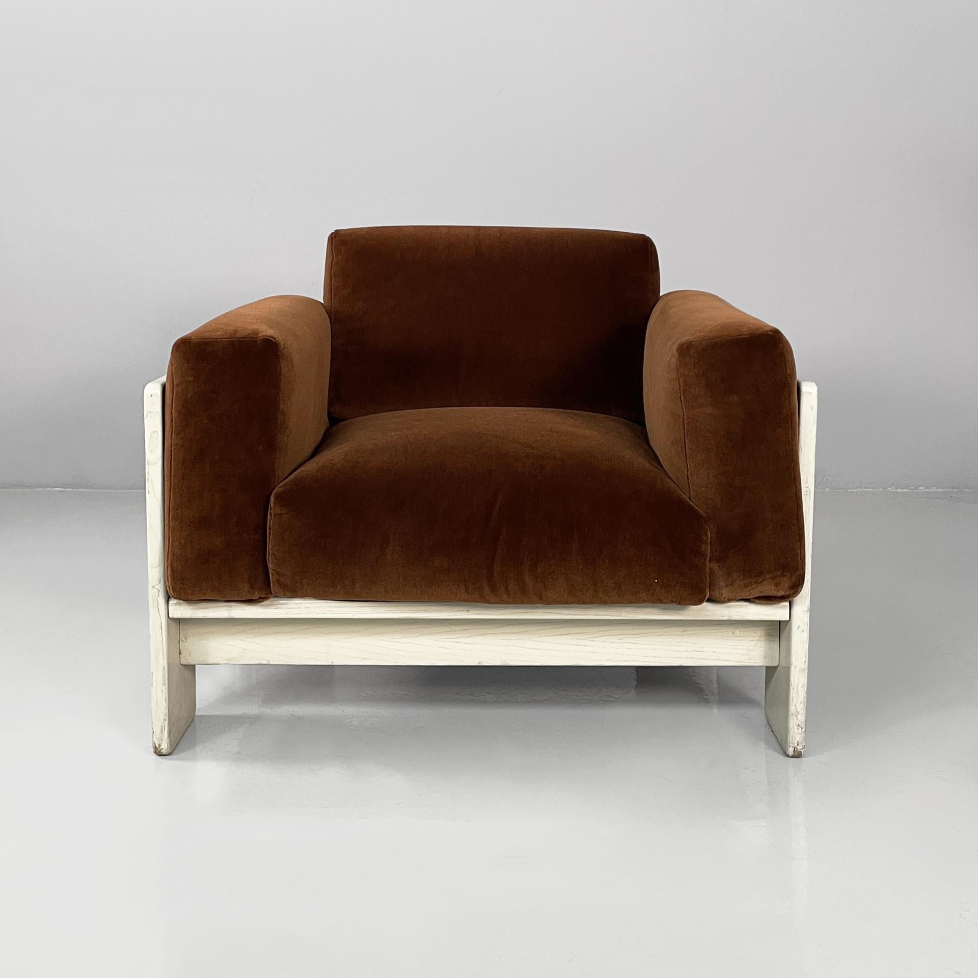 Sillones italianos modernos de mediados de siglo de terciopelo marrón y madera blanca Bastiano de Afra & Tobia Scarpa para Gavina, años 60
Pareja de sillones modelo Bastiano con estructura de listones de madera pintados de blanco. El asiento, el