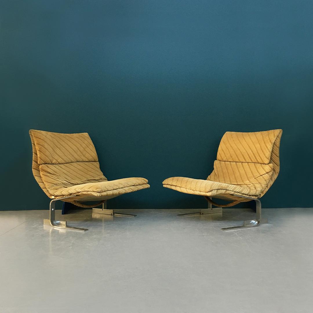 Italian Mid-Century Modern armchairs by Giovanni Offredi for Saporiti, 1970s
Set of Onda armchairs with stainless steel structure and corduroy padding.
Designed by Giovanni Offredi for Saporiti Italia in 1970s.
The condition of the velvet is not