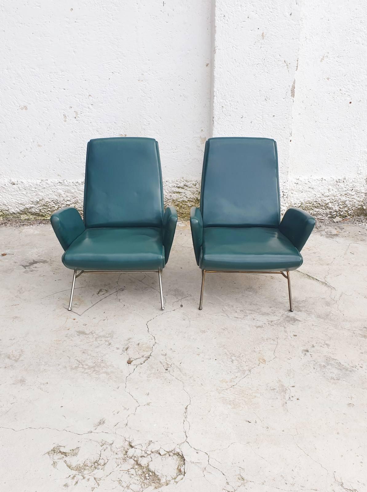 Very rary pair of lounge armchairs designed by Nino Zoncada in the 50s

Green faux leather

Perfect condition