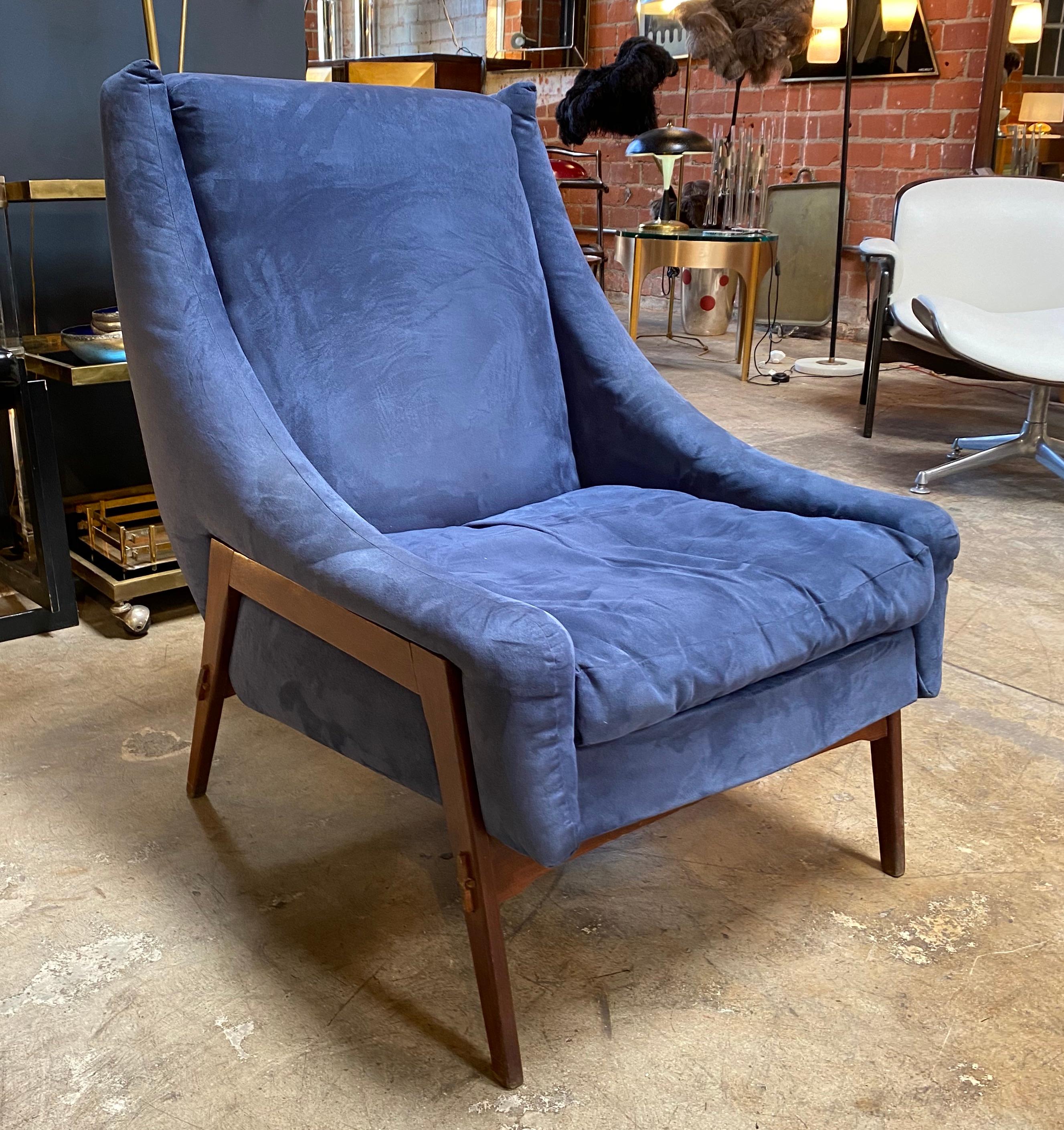 Italian midcentury armchairs particular form, very unique shape and design is very reminiscent of the style of the great master Gio Ponti, Italy 1960s original blue velvet old.
     