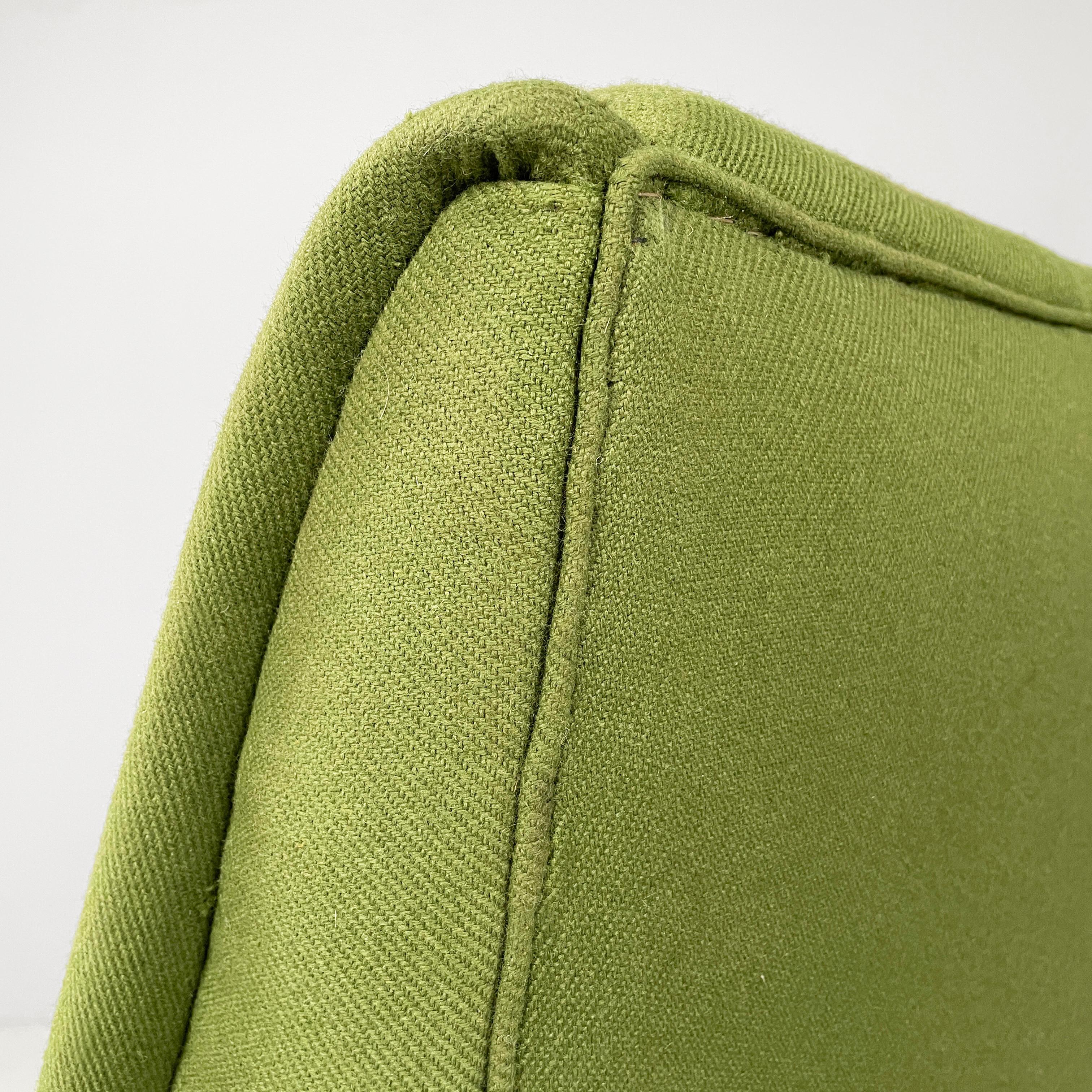 Italian mid-century modern armchairs in green fabric, black metal, brass, 1950s in vendita 7