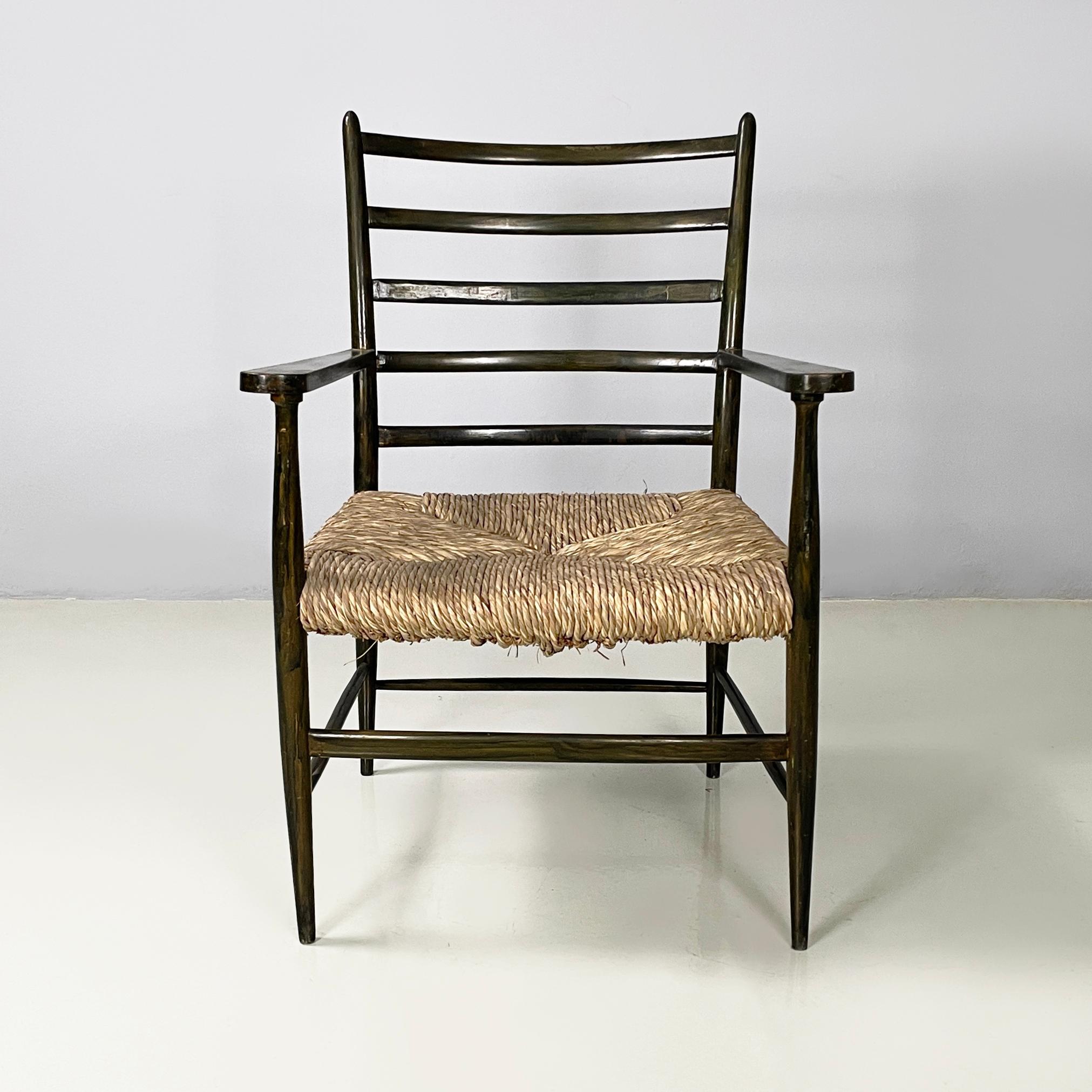 Italian mid-century modern armchairs in green wood and straw, 1930s
Pair of armchairs in green painted wood and straw. The backrest is made of curved wooden slats, while the square seat is made of woven straw. Armrests present. The round section
